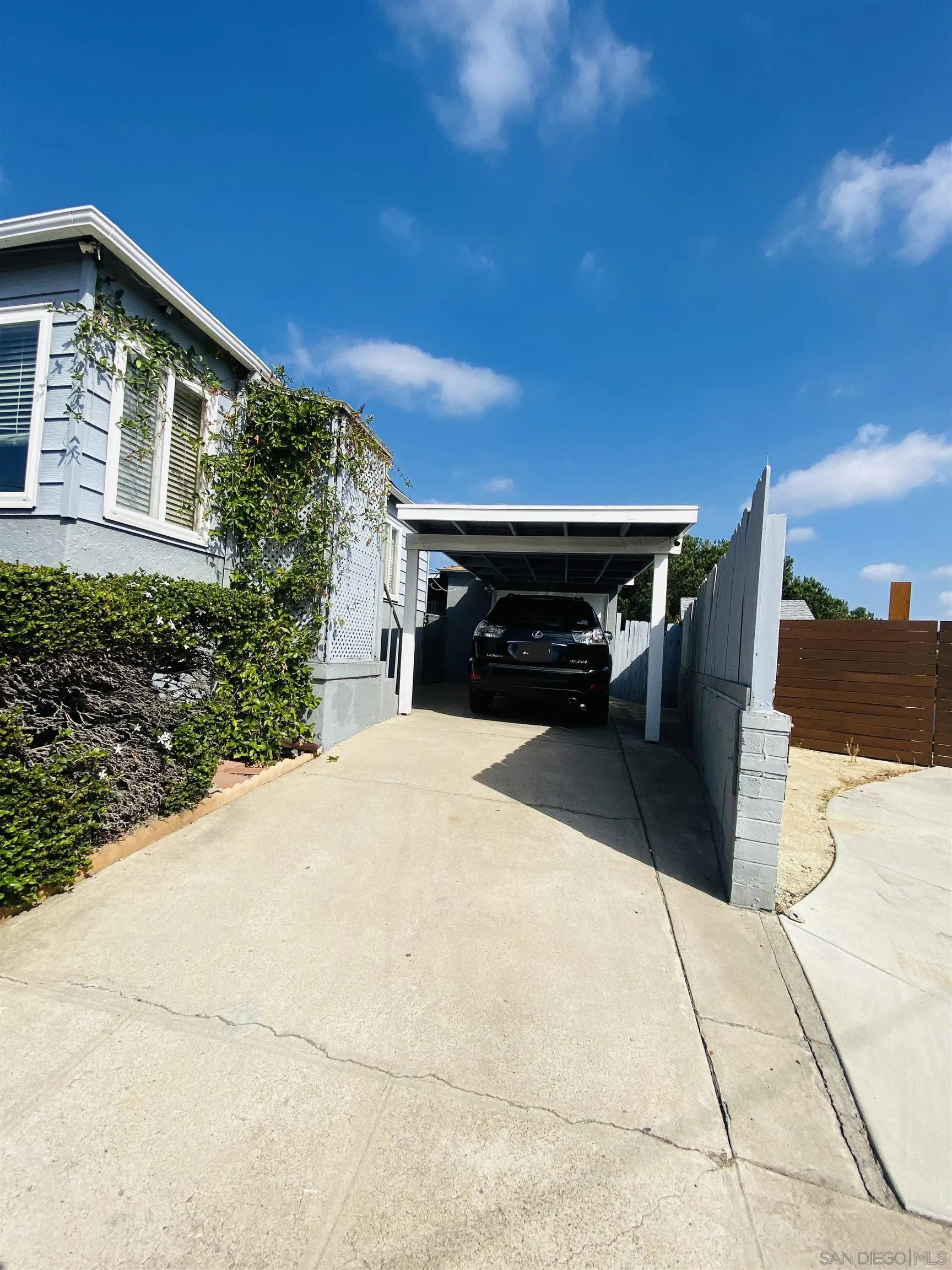 https://cdn.realtyfeed.com/cdn/127/260001327/2a01b03fdcc1ee46c120d65d1d815d1e.webp