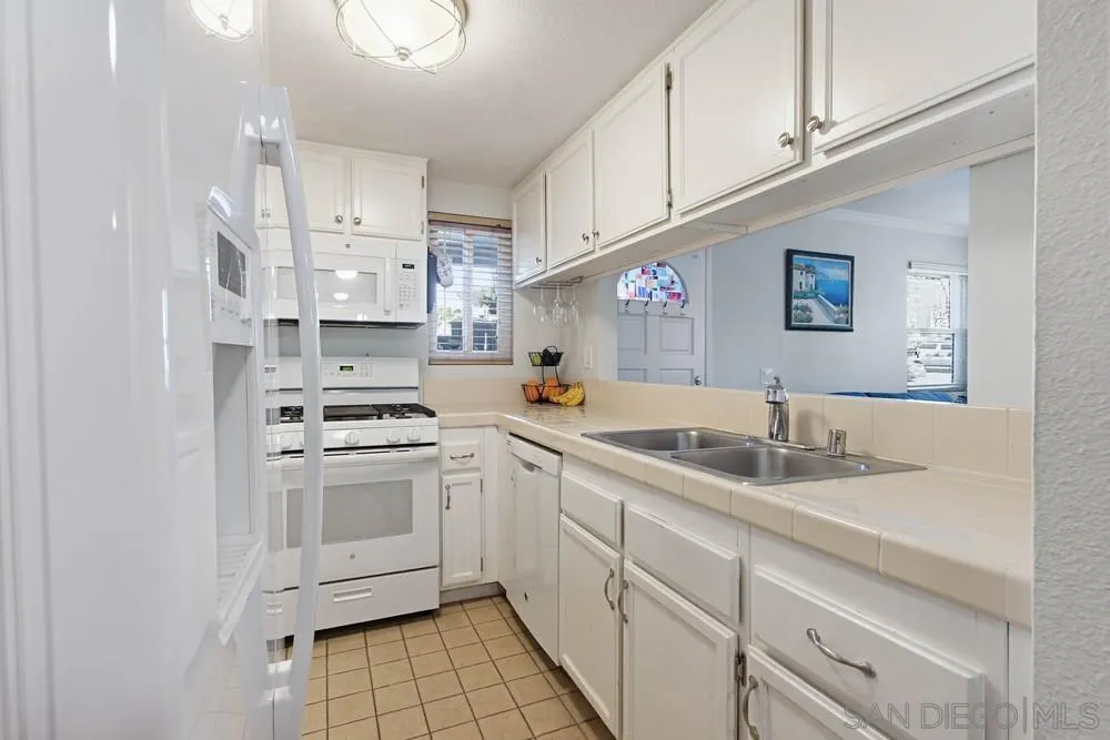 https://cdn.realtyfeed.com/cdn/127/260001329/8d6a98f0fa4ad056c2a09119d4969a00.webp