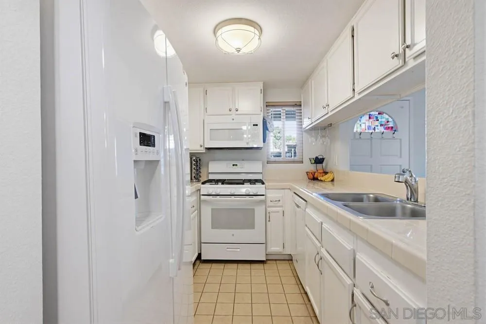 https://cdn.realtyfeed.com/cdn/127/260001329/a472b3e62caf7729650e761e552d35a4.webp