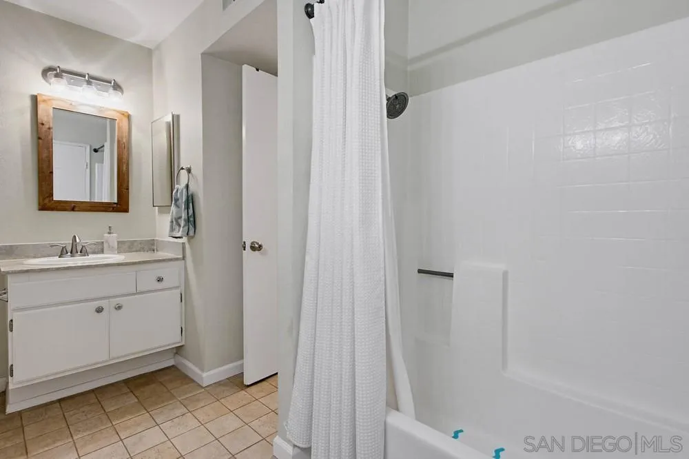 https://cdn.realtyfeed.com/cdn/127/260001329/c0e7741067a3d09fb592c9d88e5fa30b.webp
