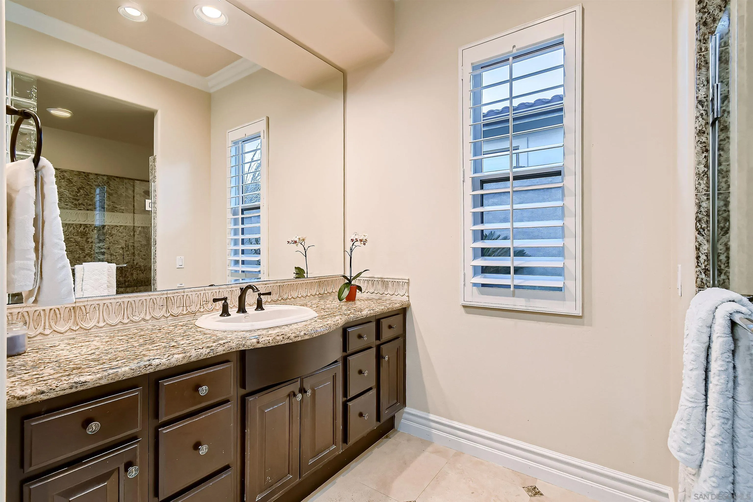 https://cdn.realtyfeed.com/cdn/127/260001334/6ff7a5afa58be7b5c9329aeca8b92f73.webp