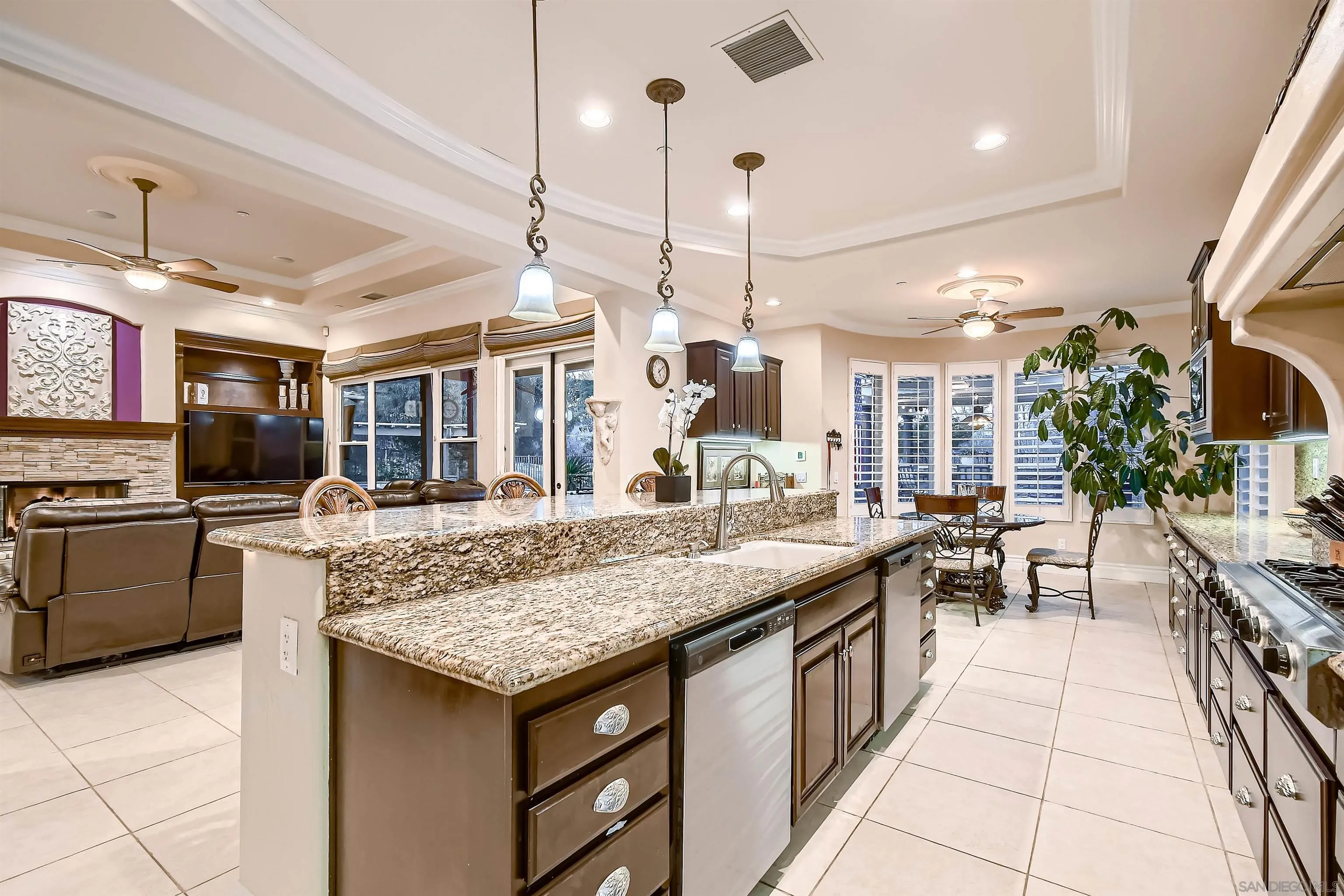 https://cdn.realtyfeed.com/cdn/127/260001334/a223e74e23715c4fb3bc85a7c93fea76.webp