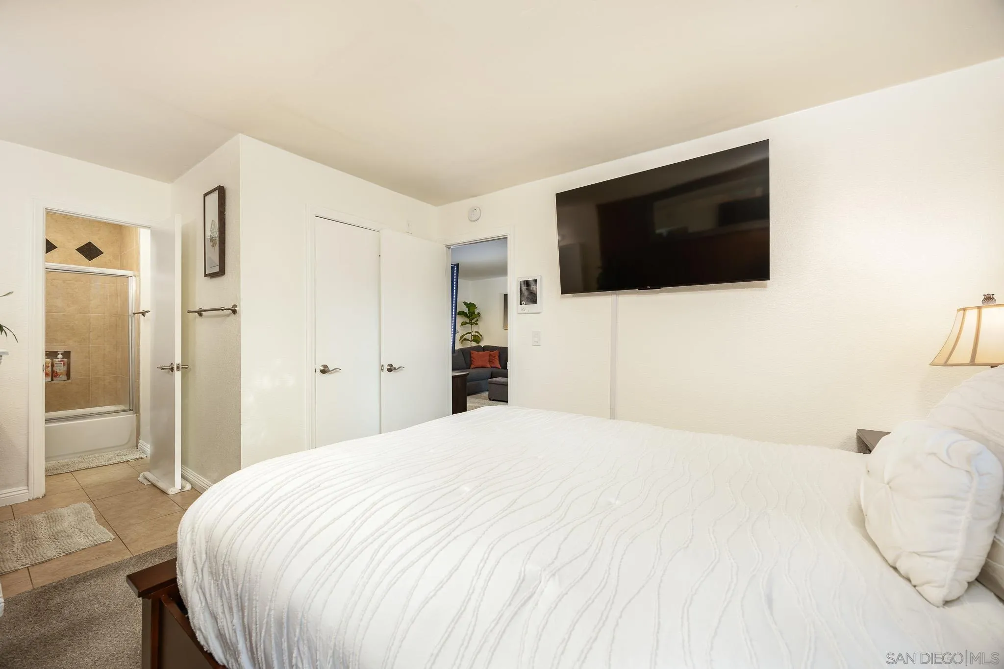 Photo #12: 260001346 Listing: Photo #12