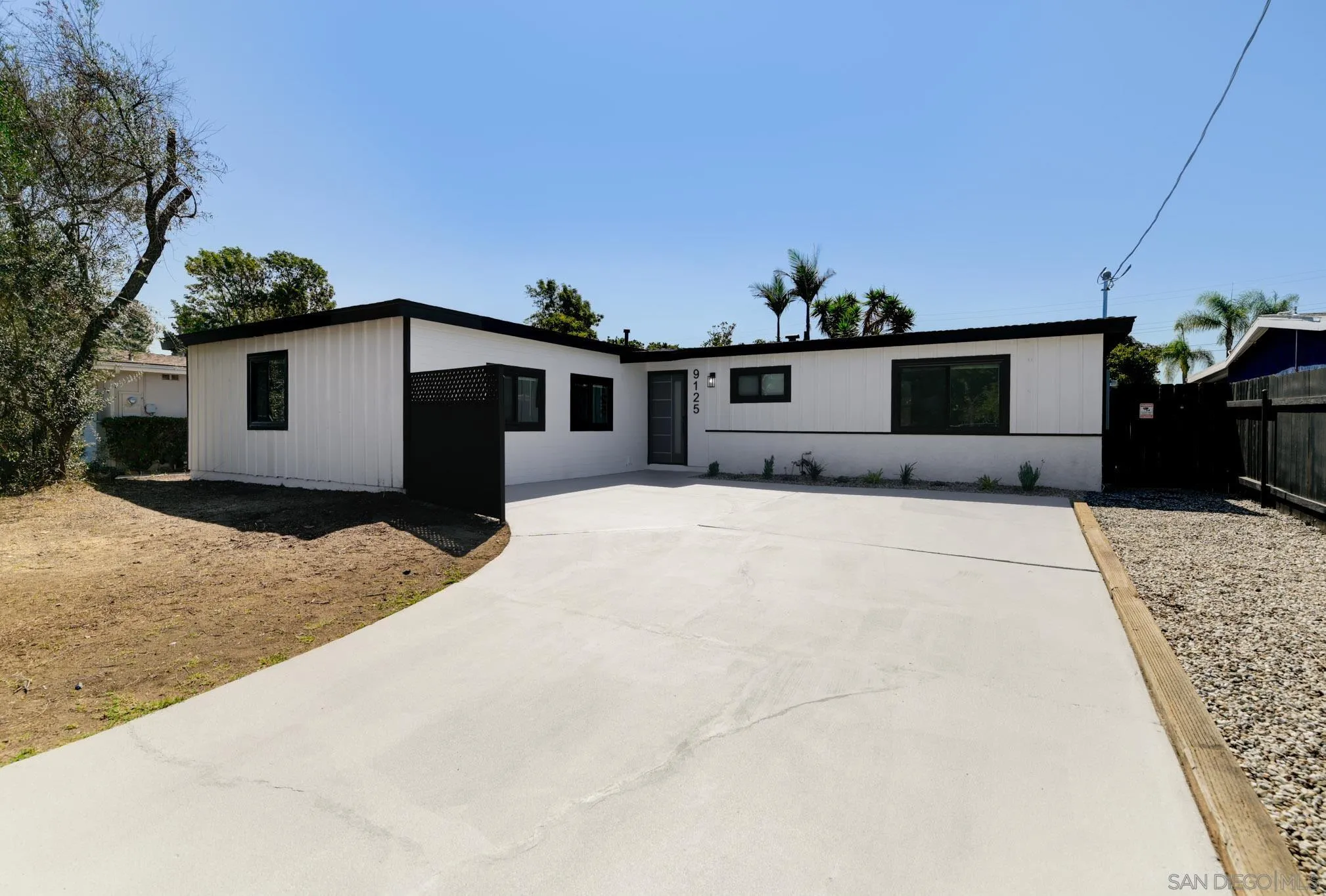 https://cdn.realtyfeed.com/cdn/127/260001347/83bc6fdc2015f9cea5605bcc93553420.webp