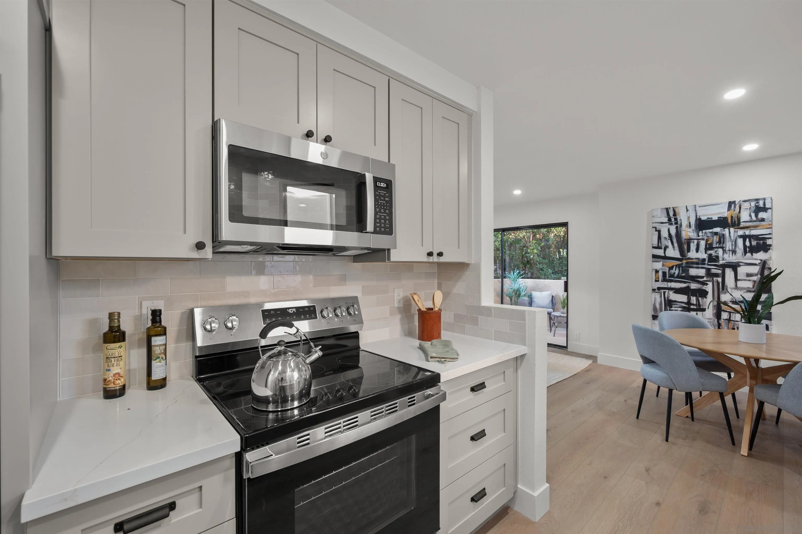 Photo #8: 260001353 Listing: Photo #8