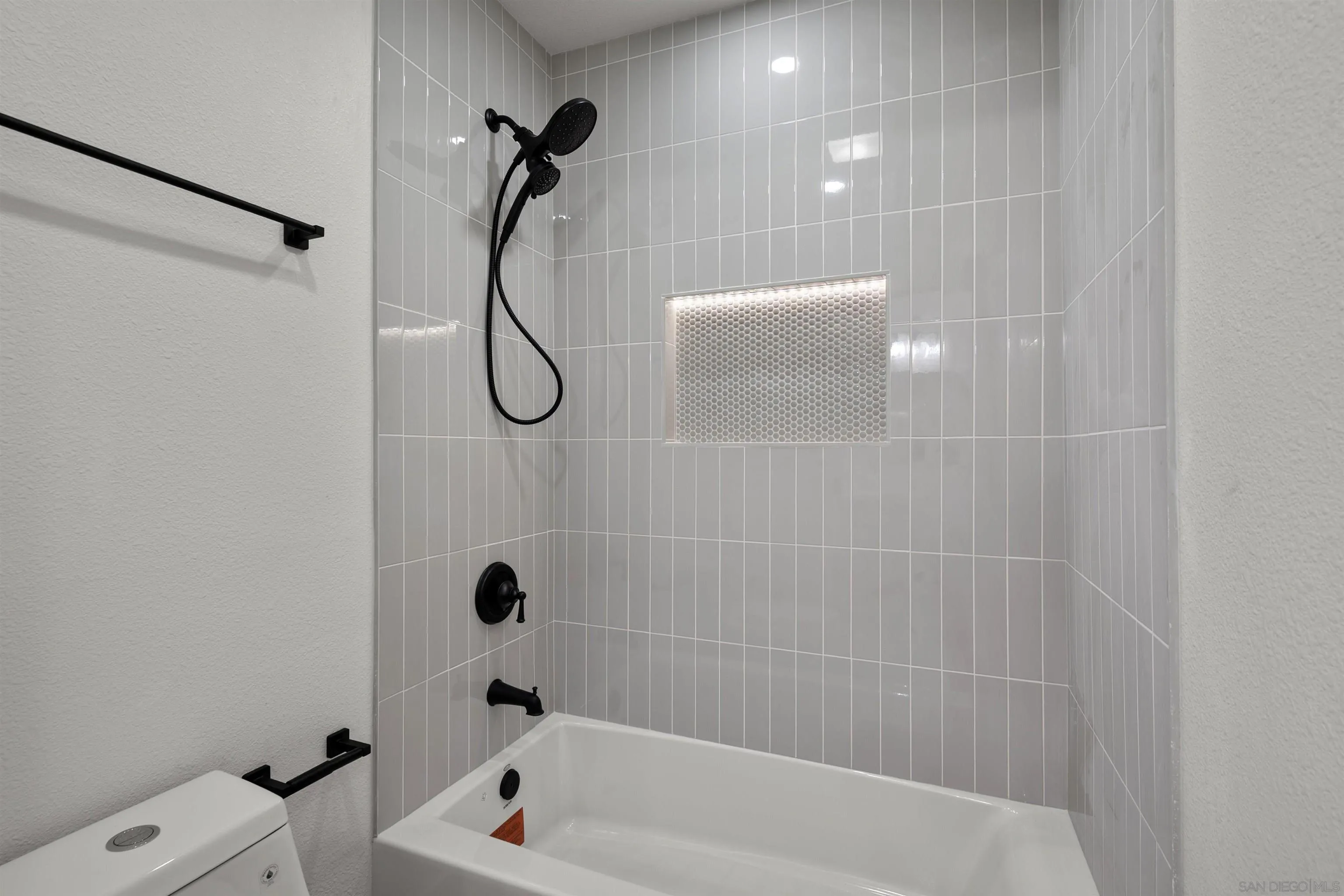 Photo #22: 260001353 Listing: Photo #22