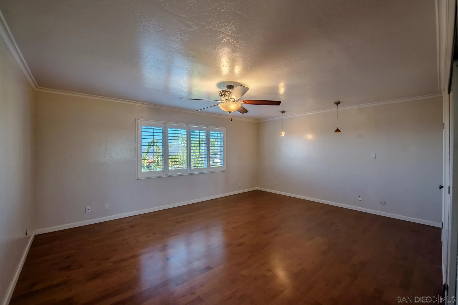 https://cdn.realtyfeed.com/cdn/127/260001361/50b991e6202831bef0761f7d9efe834c.webp