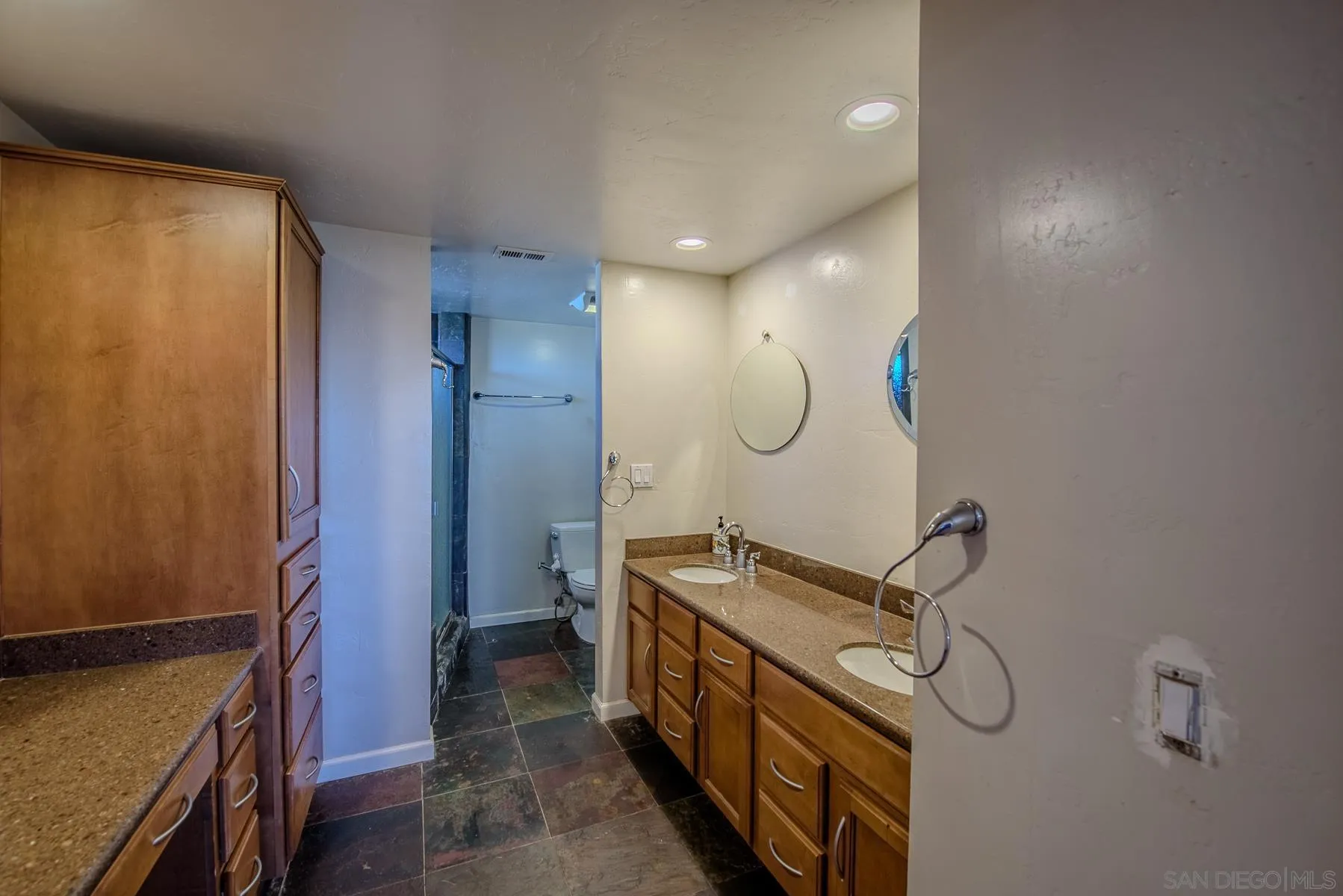 https://cdn.realtyfeed.com/cdn/127/260001361/b70f1bf703cb134071ade0dd931a8bf9.webp