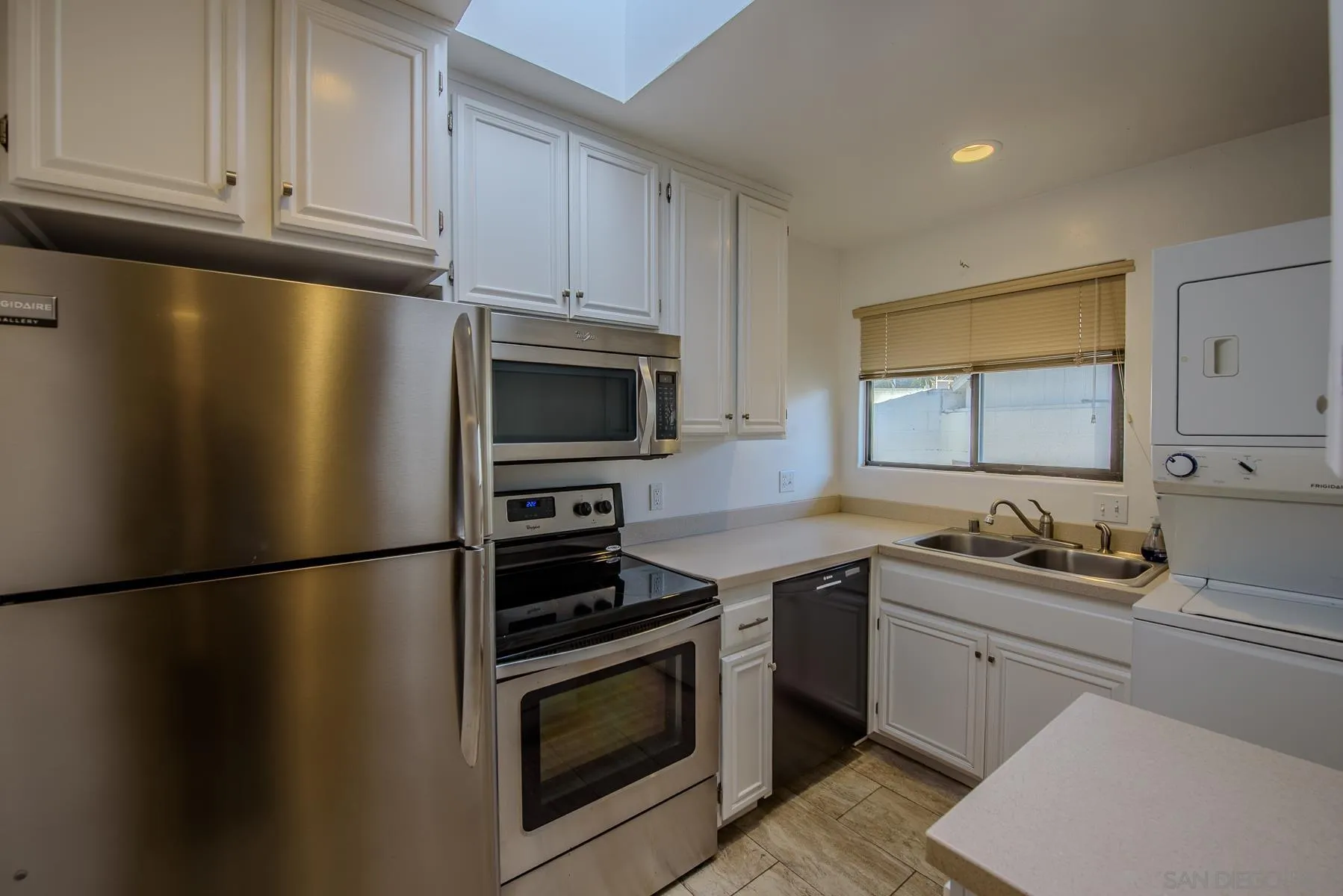 https://cdn.realtyfeed.com/cdn/127/260001361/d429f092348a0a0b154645665a63dd10.webp