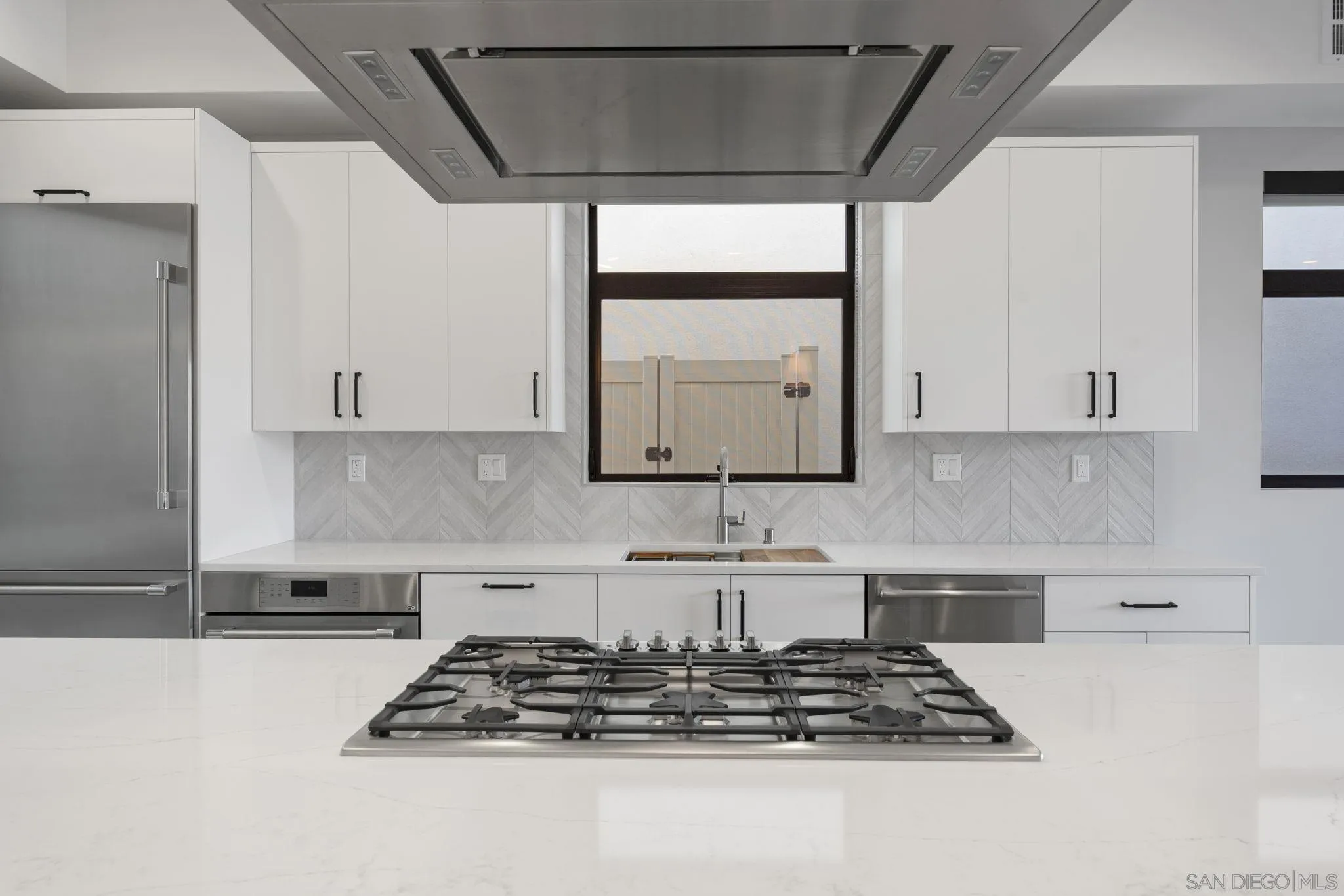 https://cdn.realtyfeed.com/cdn/127/260001362/e3c5da23590ea9c7e0115d318f34ee79.webp