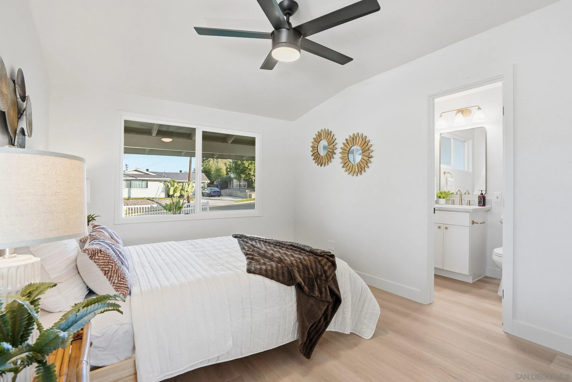 https://cdn.realtyfeed.com/cdn/127/260001366/1eee4eb5a9ff4188f983628592d6e9d9.webp