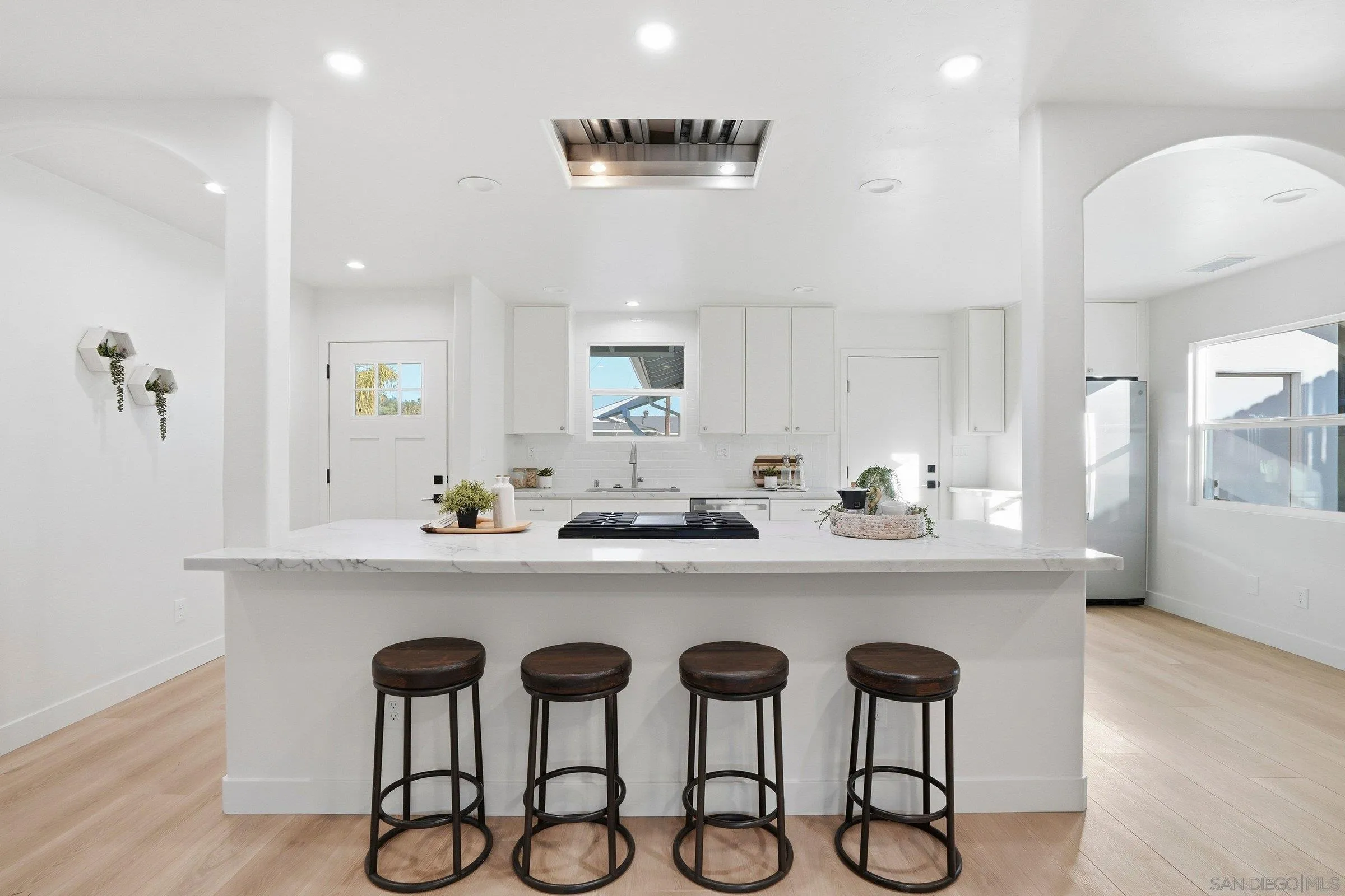 https://cdn.realtyfeed.com/cdn/127/260001366/e175858f0b72104154bf609b618974d0.webp