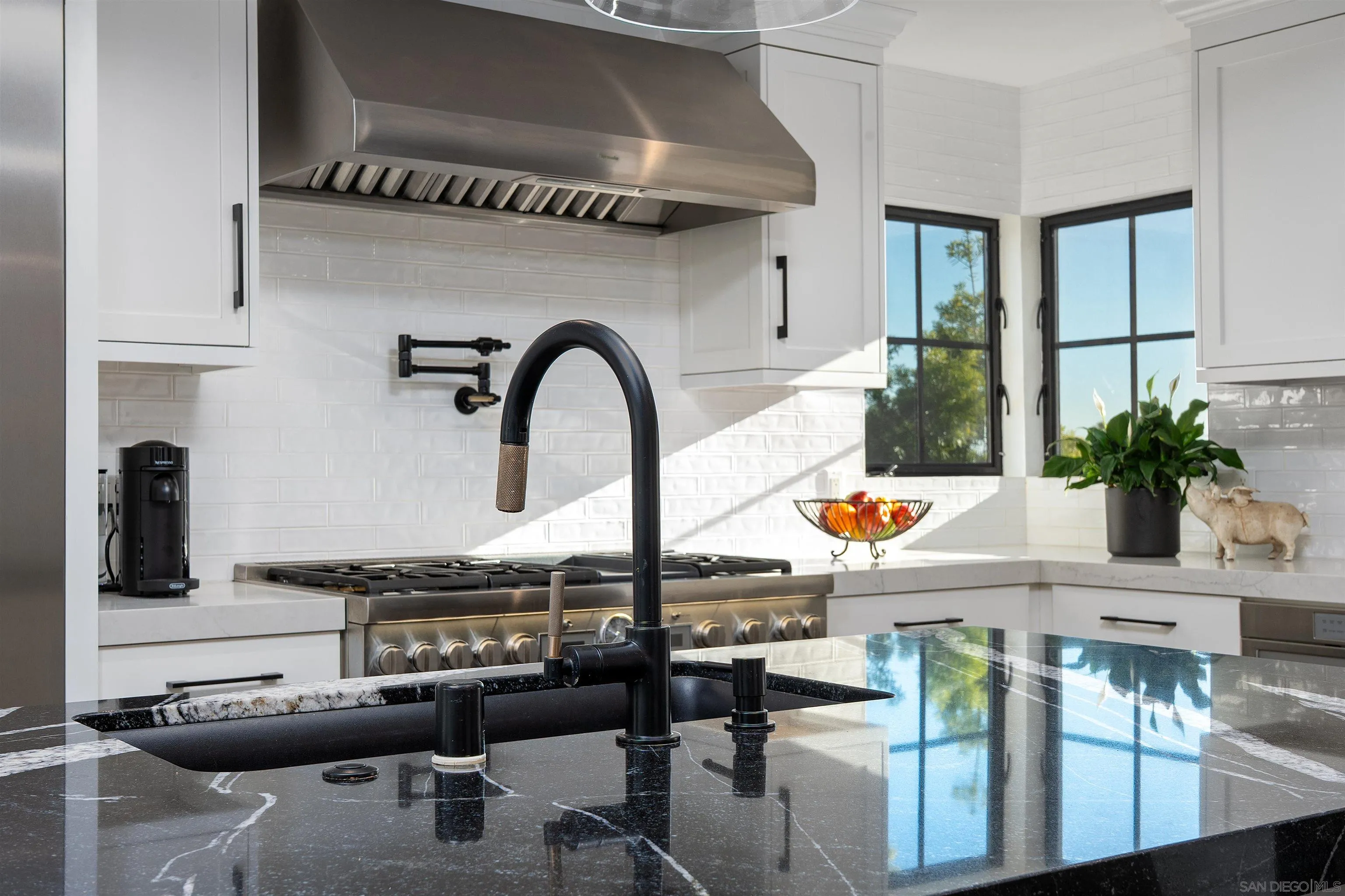 https://cdn.realtyfeed.com/cdn/127/260001368/913c261e9b777c96d27af41dd7c21513.webp