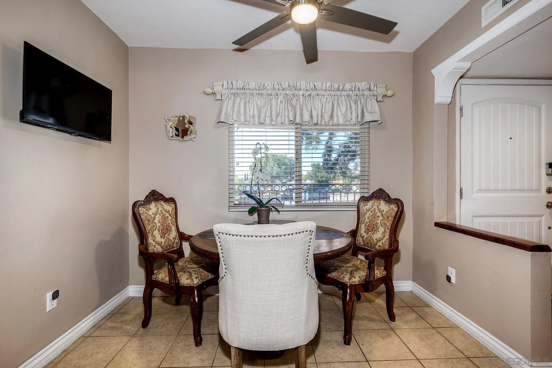 https://cdn.realtyfeed.com/cdn/127/260001372/35fe345f7d38b261332c15f327dd7fc7.webp