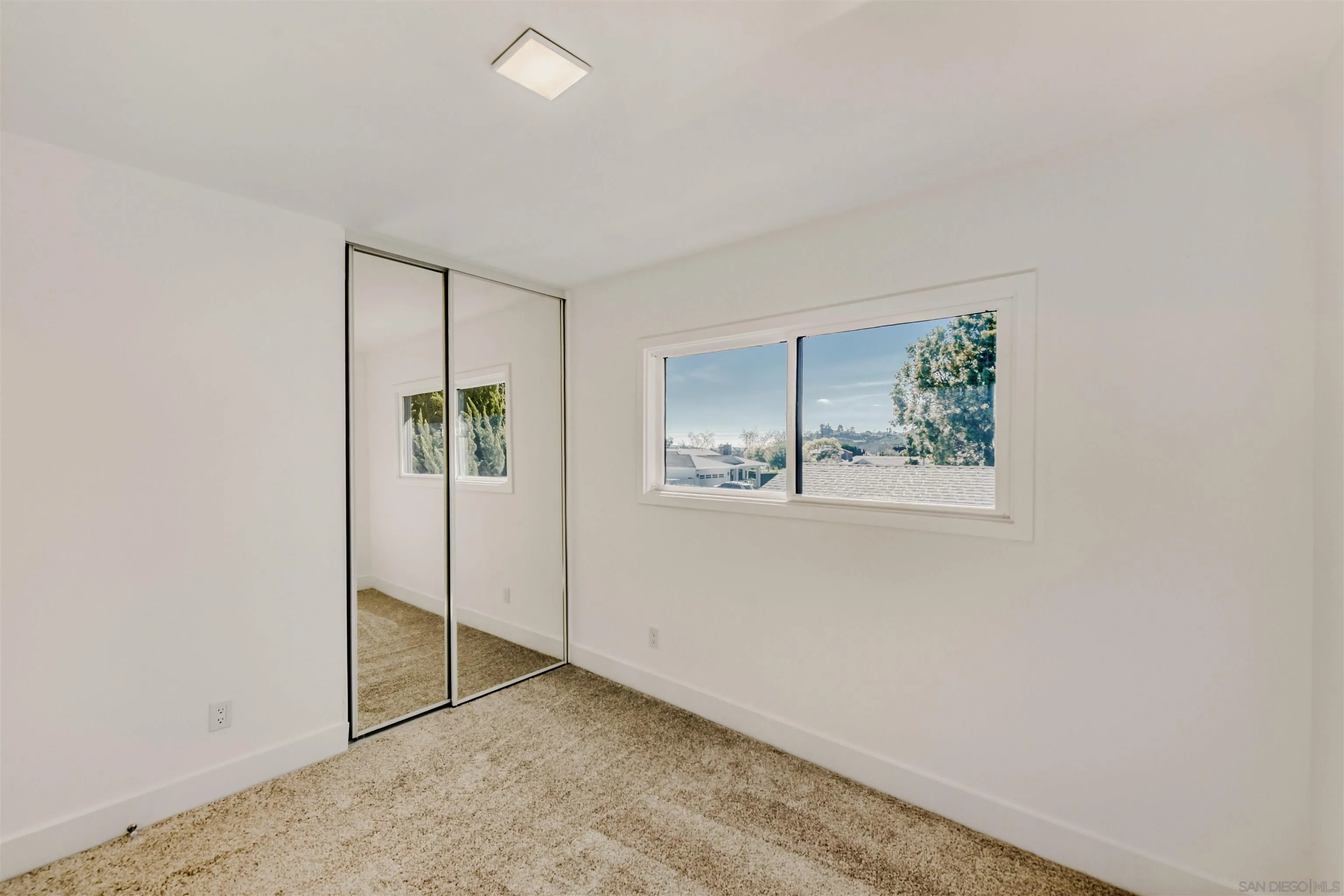 https://cdn.realtyfeed.com/cdn/127/260001374/08e69d733f317d6fc07f1c3756611f53.webp