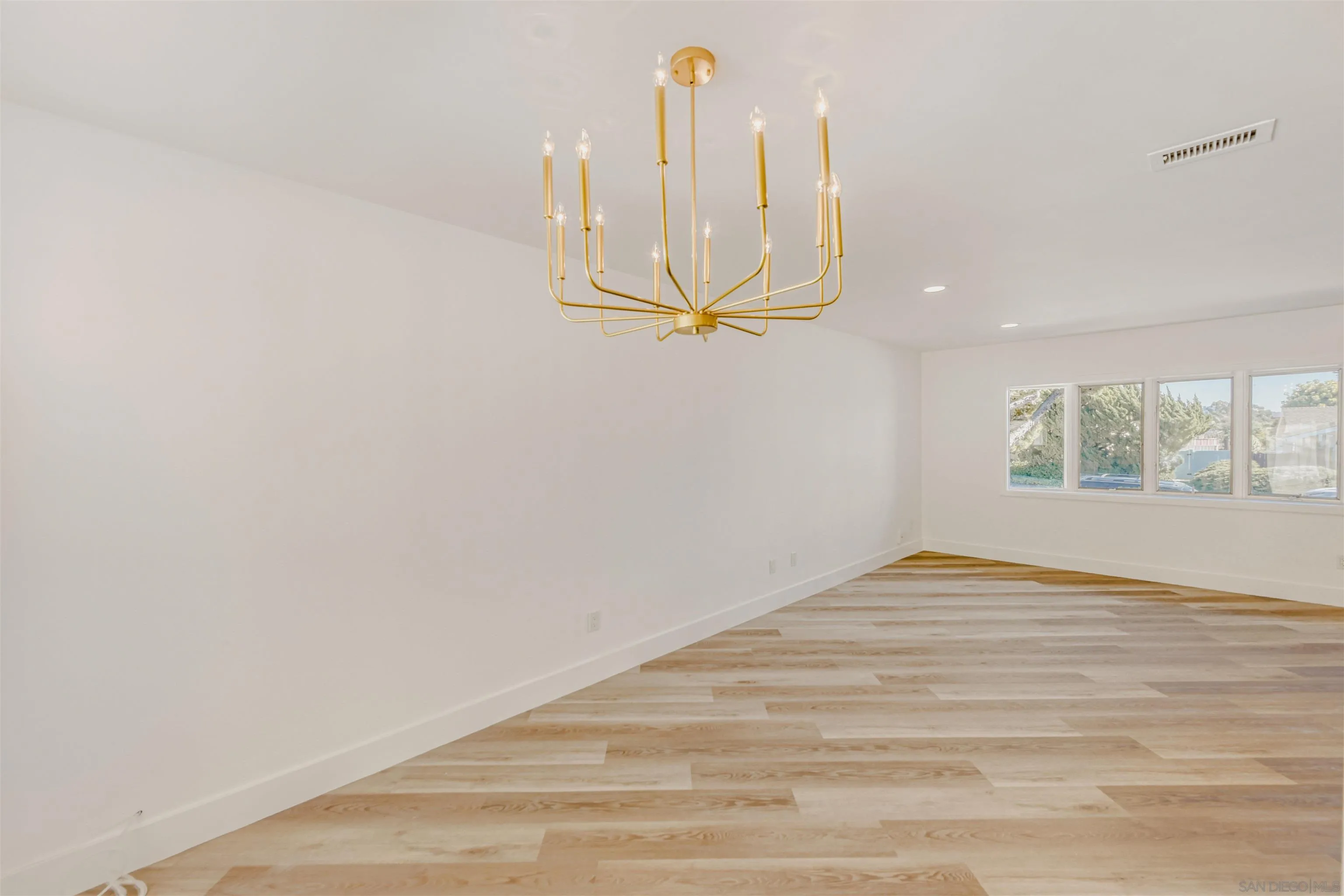 https://cdn.realtyfeed.com/cdn/127/260001374/0d297efdc33994a9410d2e1ee171e570.webp