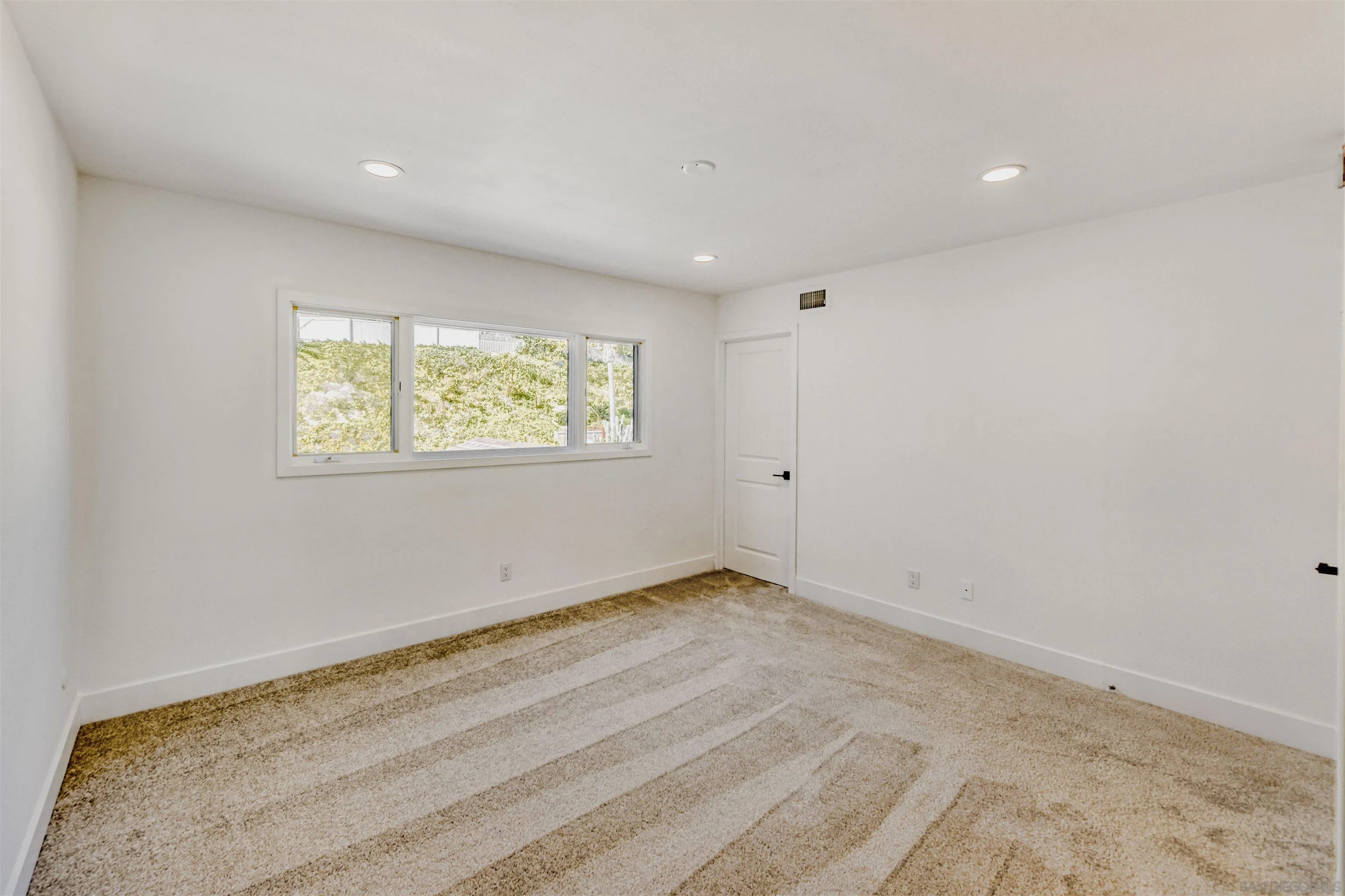 https://cdn.realtyfeed.com/cdn/127/260001374/27eb3c755a051d15778cdec93d46d36a.webp