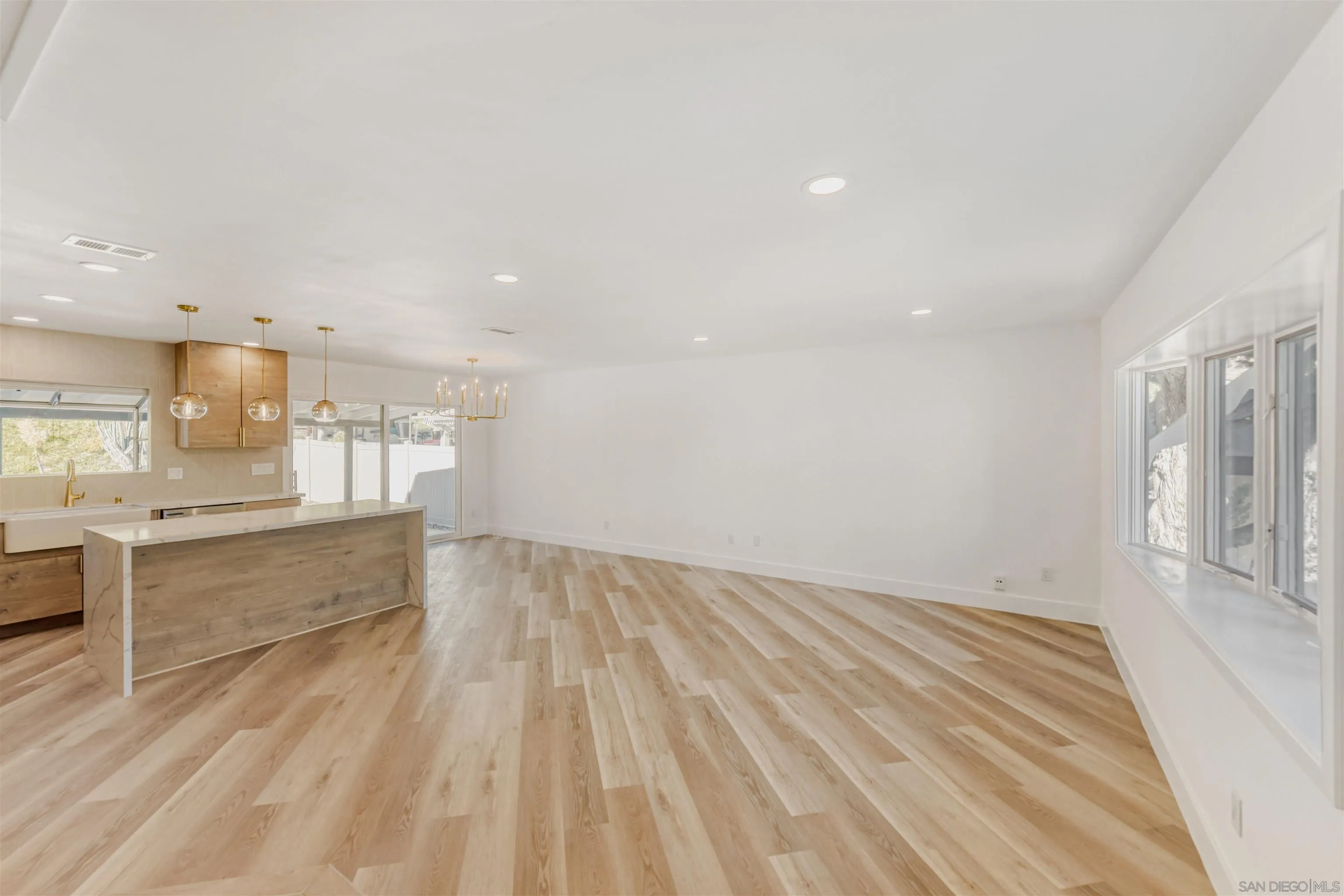 https://cdn.realtyfeed.com/cdn/127/260001374/834e920133123193b1717c018dd15de3.webp