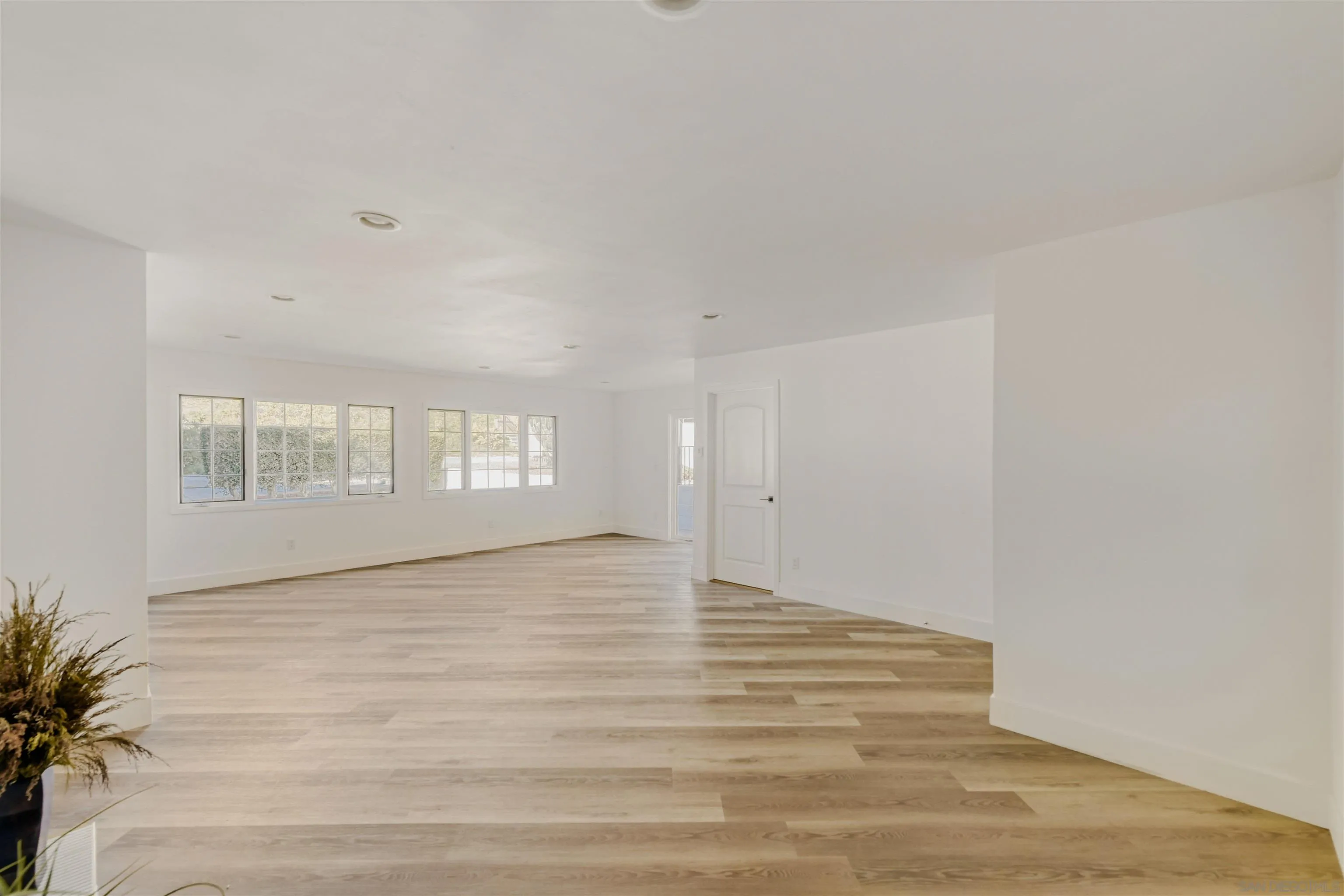 https://cdn.realtyfeed.com/cdn/127/260001374/a51e18e47906318126542500e8900bf4.webp