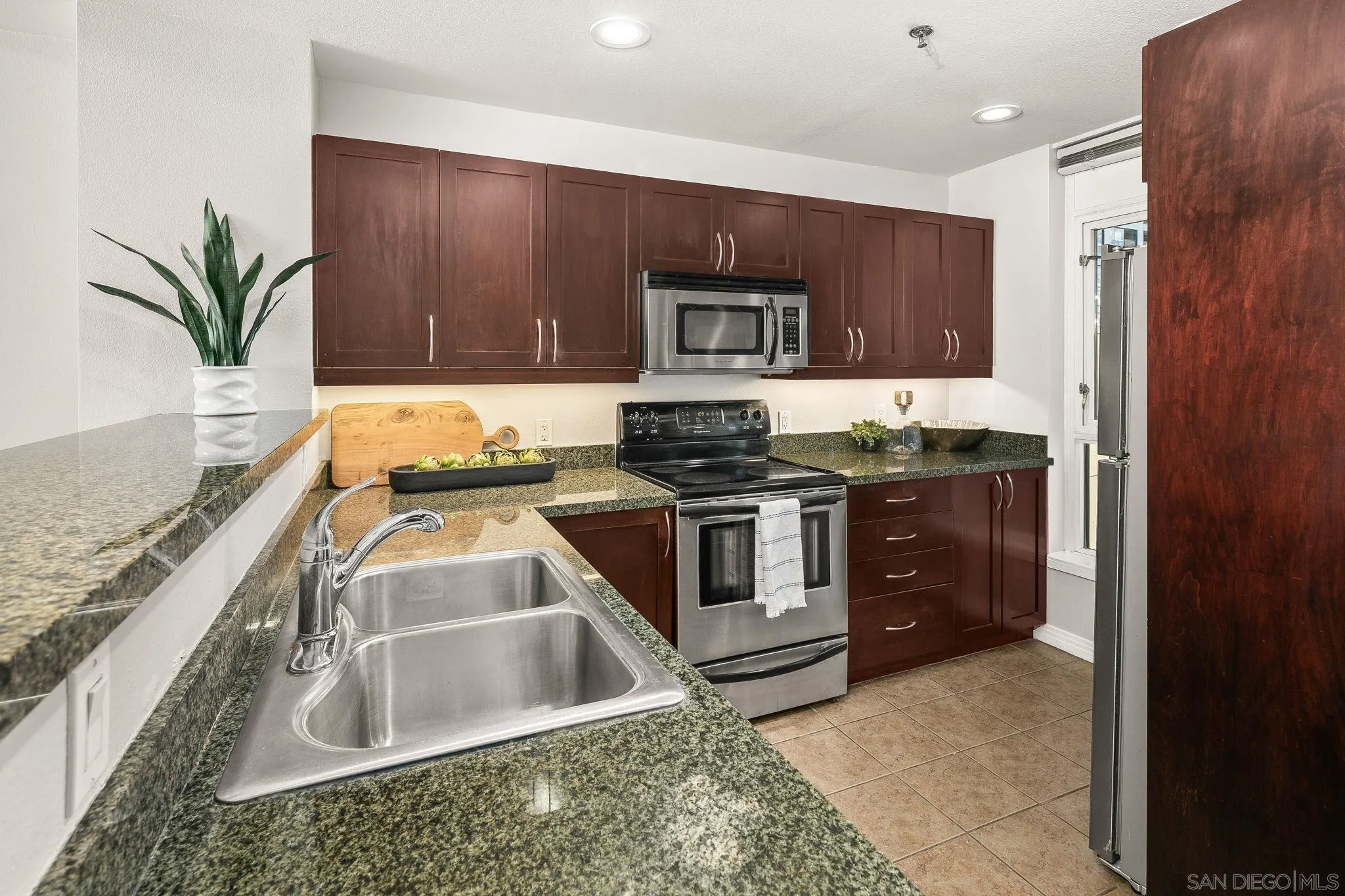 Photo #8: 260001385 Listing: Photo #8