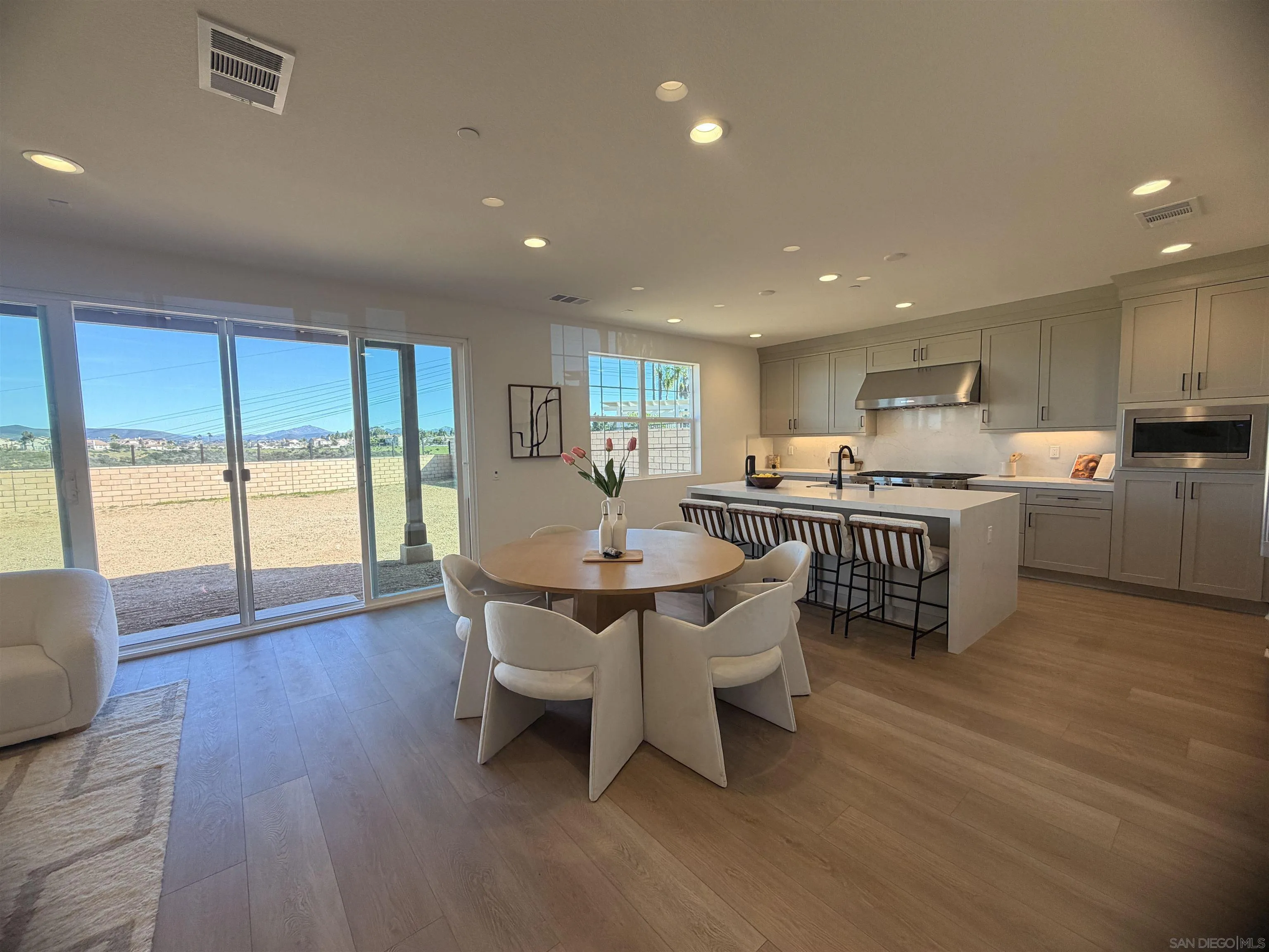 https://cdn.realtyfeed.com/cdn/127/260001388/410ed492fe50d3cf2408cfdf9f807374.webp