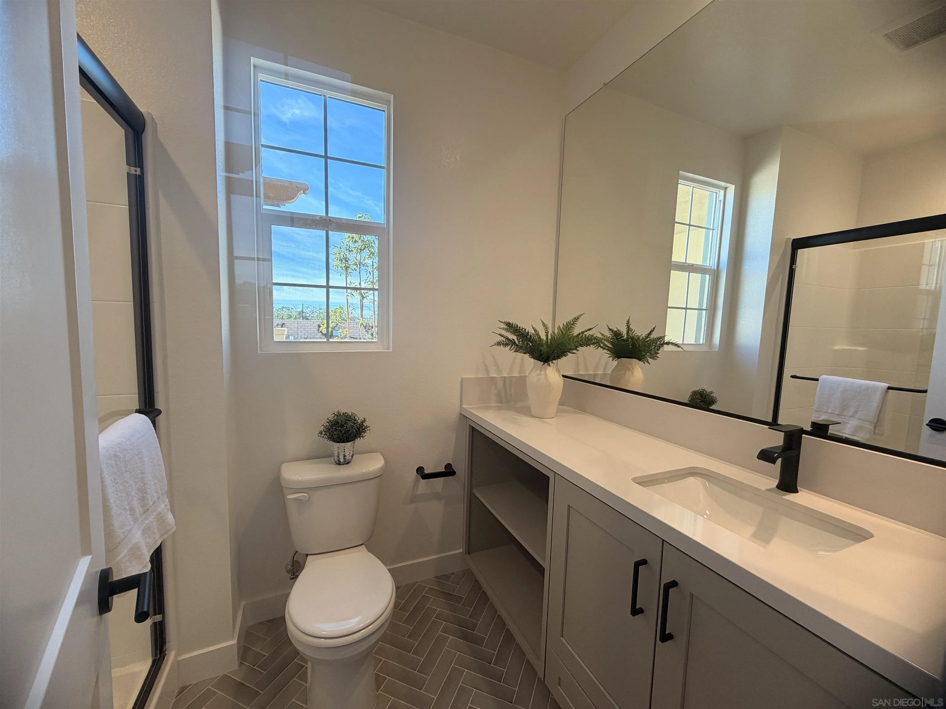 https://cdn.realtyfeed.com/cdn/127/260001388/68b6b6a544f88316514ce88df85fa14c.webp