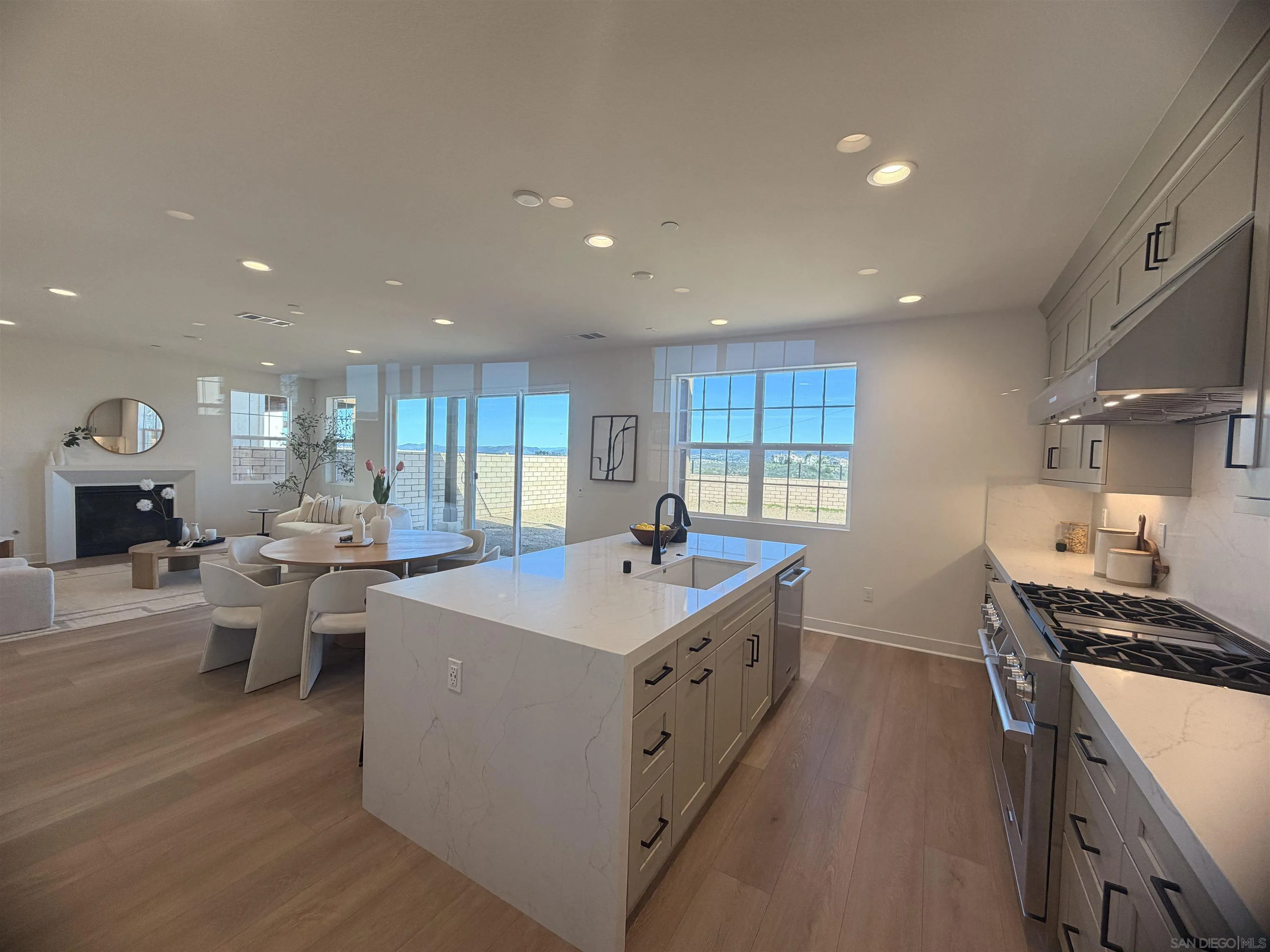 https://cdn.realtyfeed.com/cdn/127/260001388/f3f60dc31a46a9e61082eb9f5e879b26.webp
