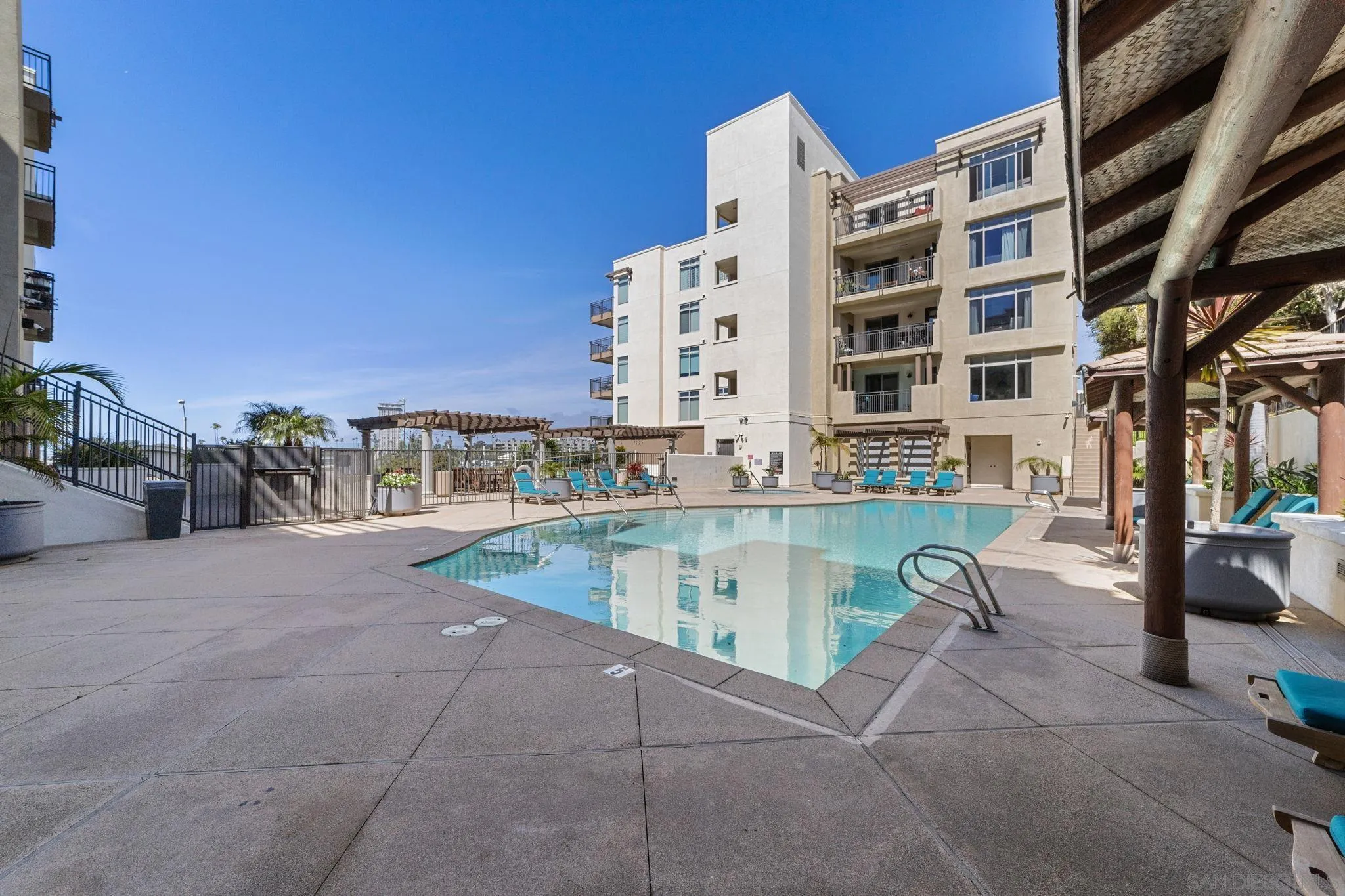 https://cdn.realtyfeed.com/cdn/127/260001394/12787950d25e4c9cf013618438885ff5.webp