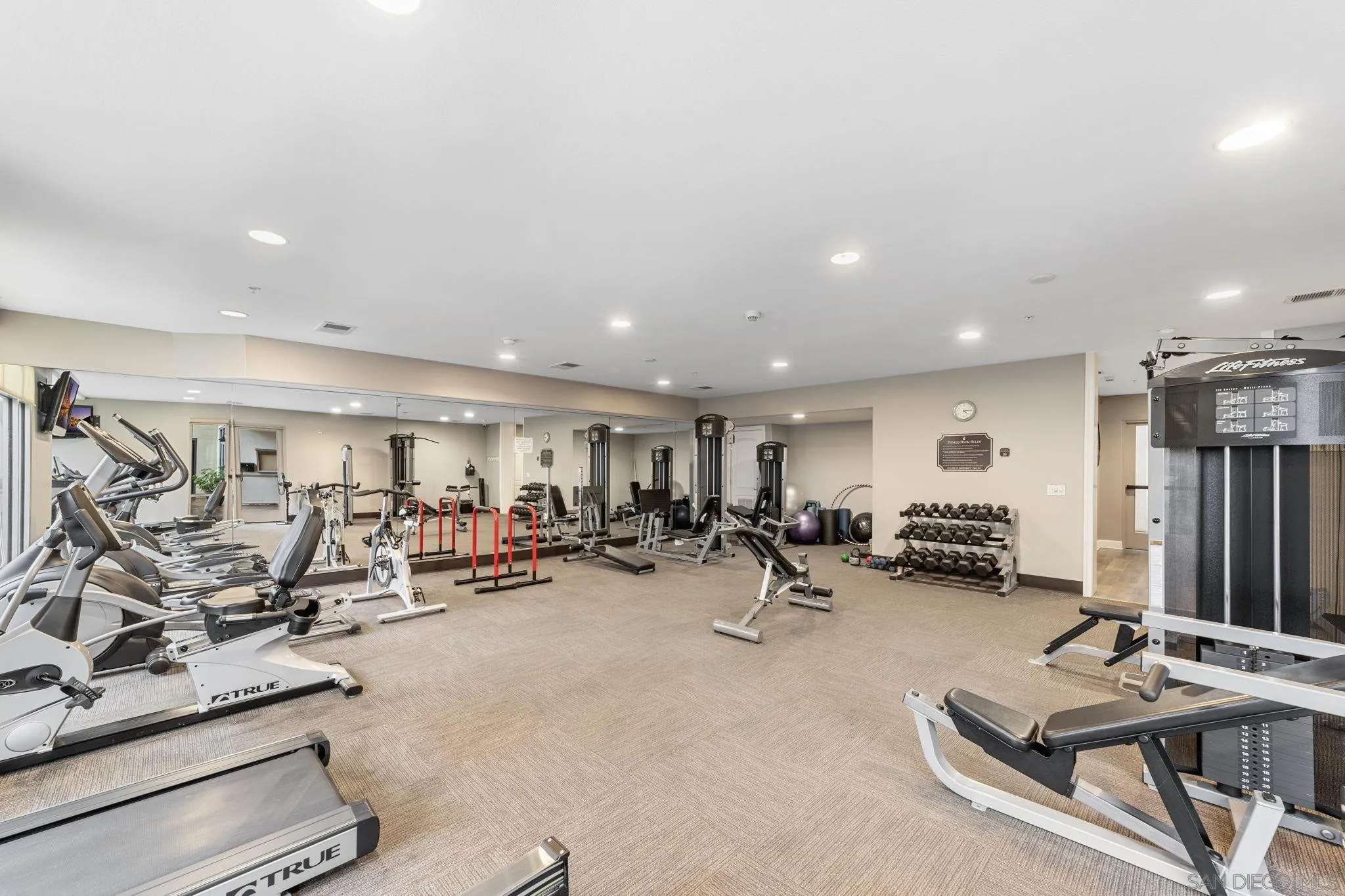 https://cdn.realtyfeed.com/cdn/127/260001394/3070095f5318a8f39eaaf0b833abfd72.webp
