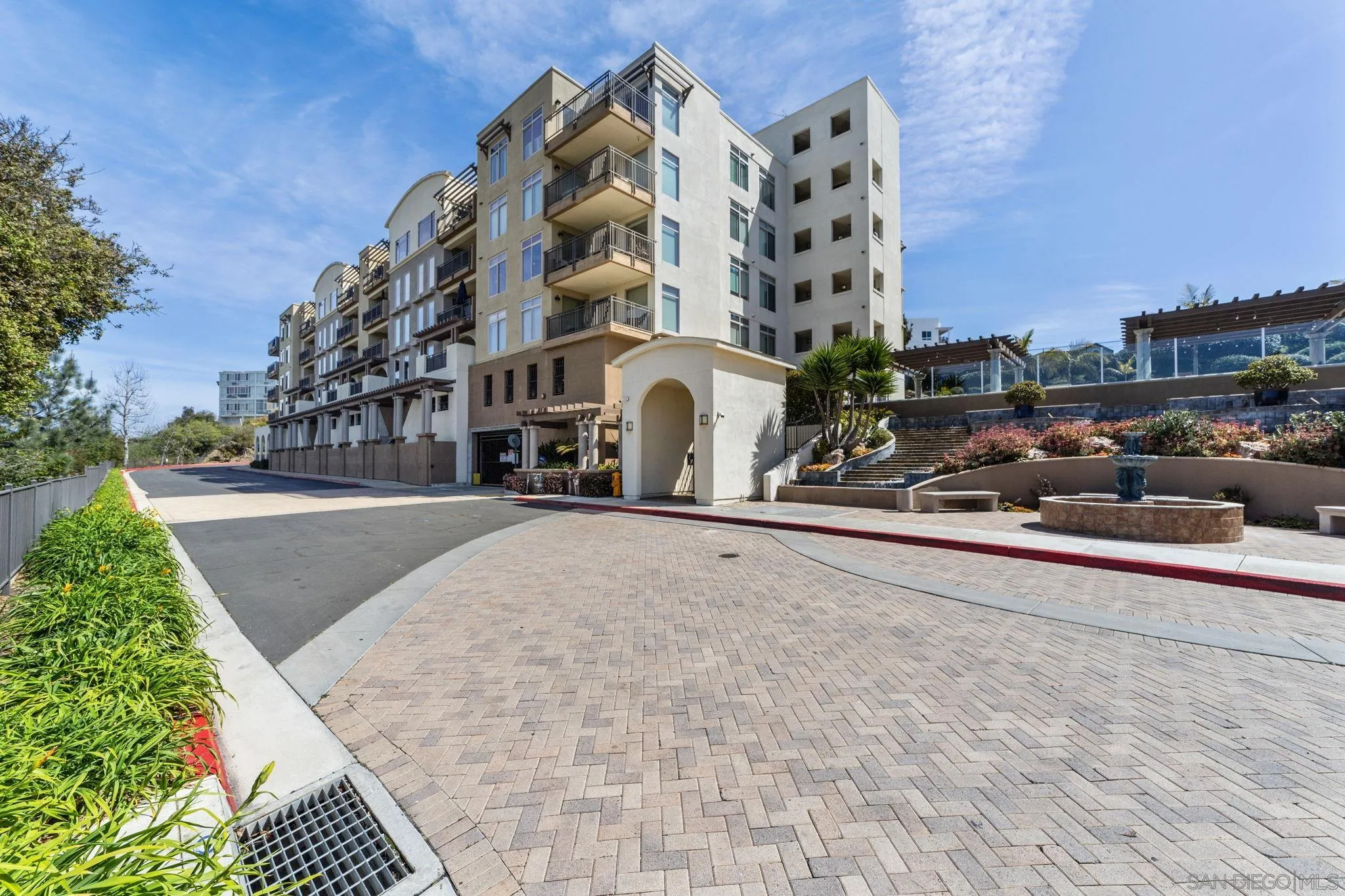 https://cdn.realtyfeed.com/cdn/127/260001394/649522a265eb5c4268291897f9999b02.webp