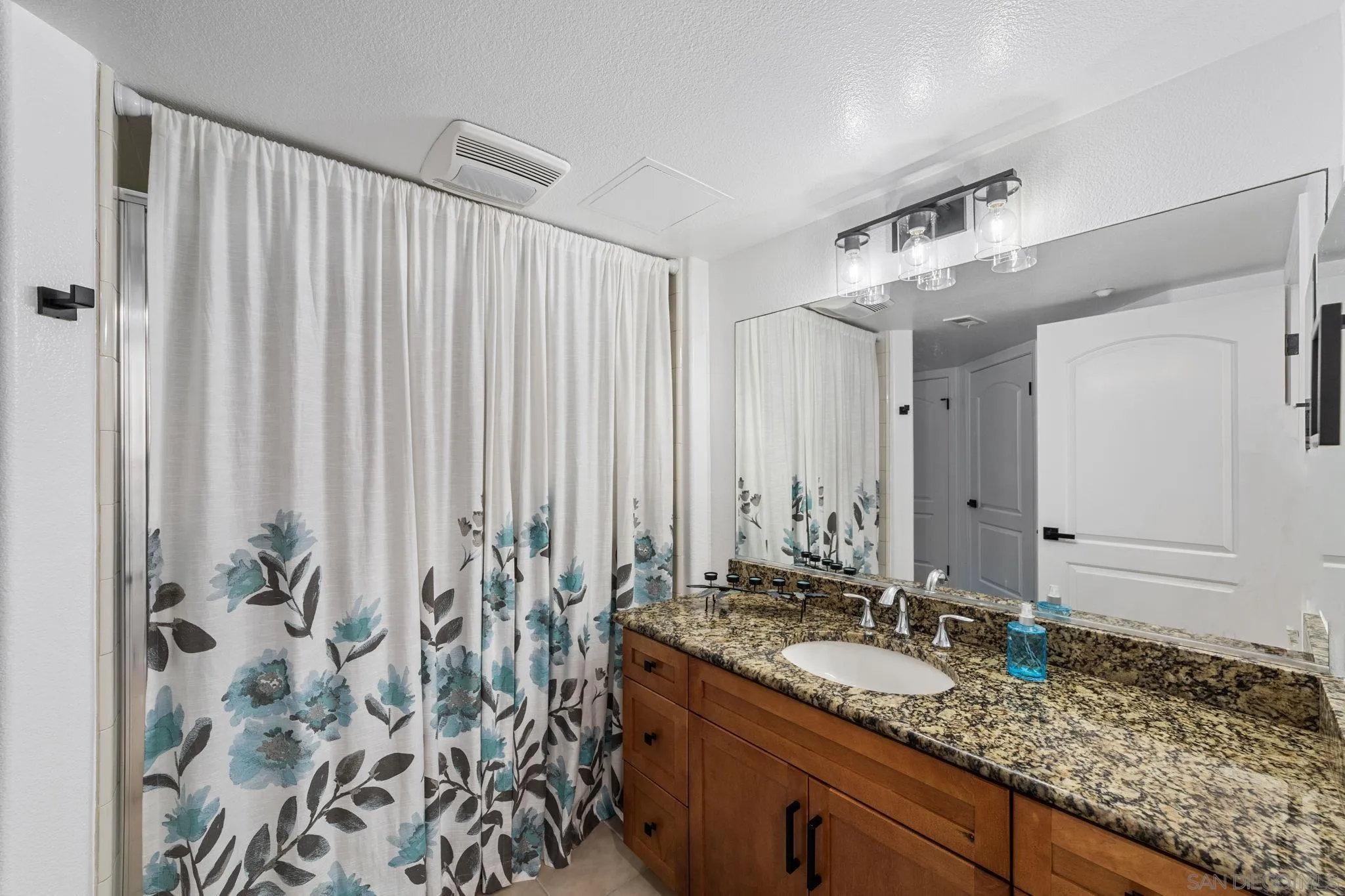 https://cdn.realtyfeed.com/cdn/127/260001394/a121aa14bdf16b8509f940a585b21d38.webp