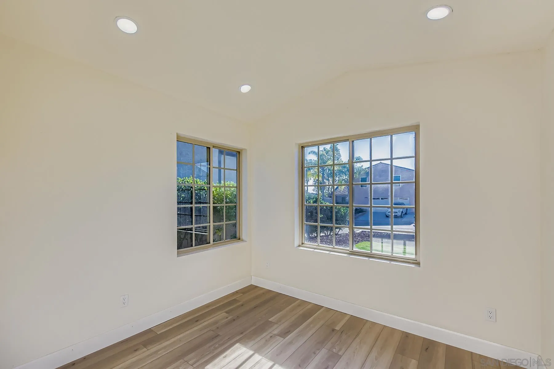 https://cdn.realtyfeed.com/cdn/127/260001395/4316eedb57de57812fe282e8f34329c8.webp