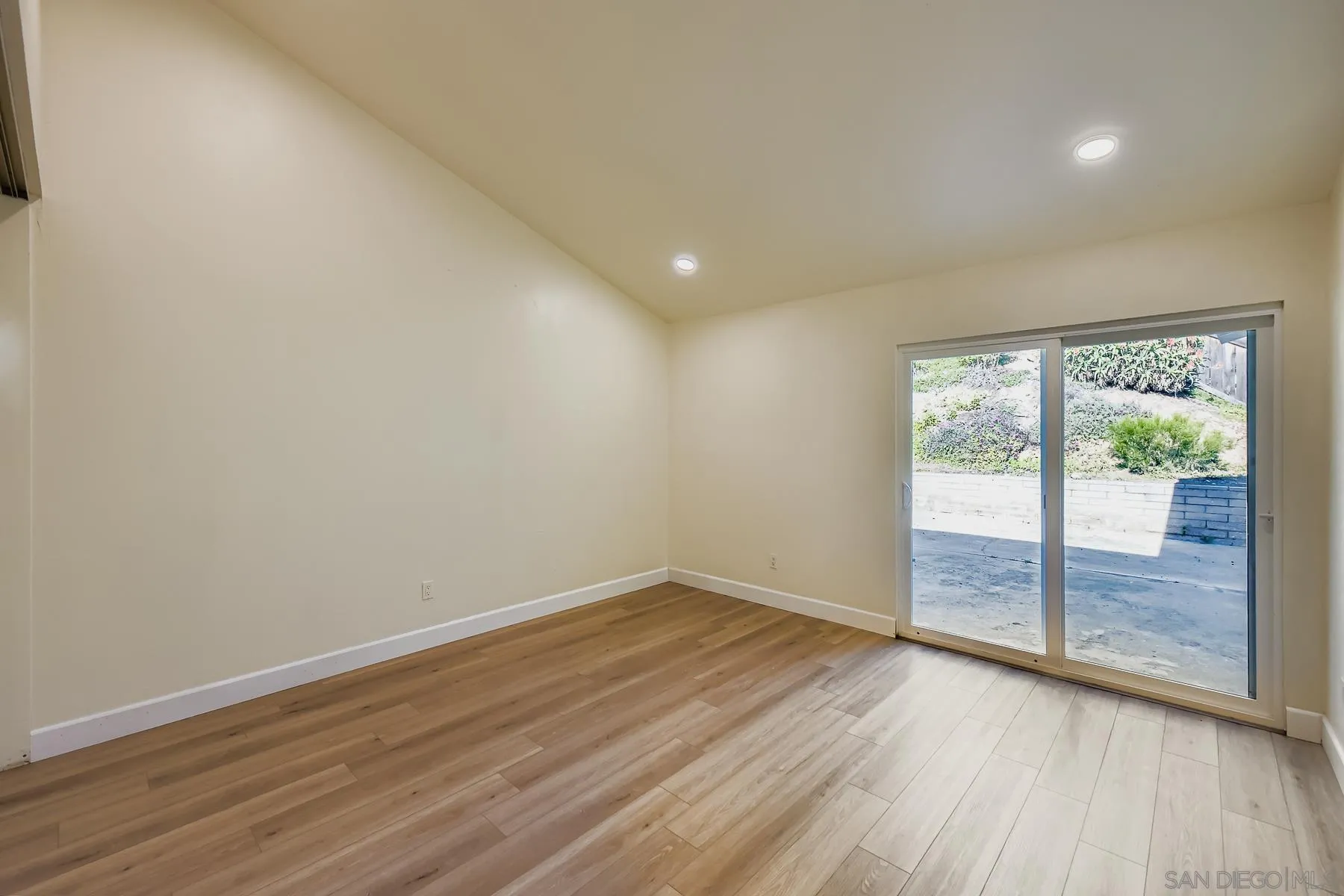 https://cdn.realtyfeed.com/cdn/127/260001395/82521e8b1eb1761be30d78d05d2a6273.webp