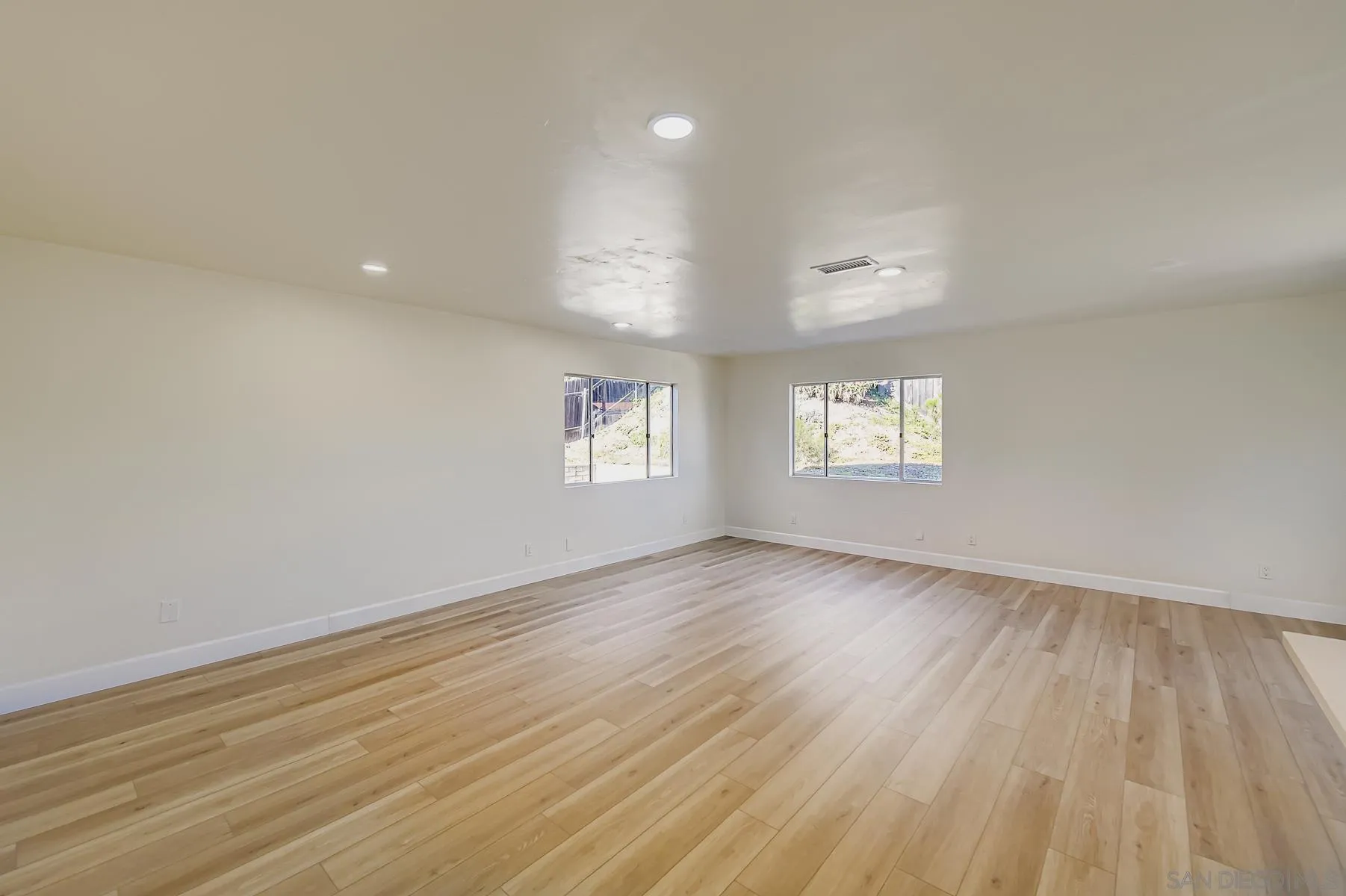 https://cdn.realtyfeed.com/cdn/127/260001395/a2b161f564be3682ac73f6d017fbc418.webp