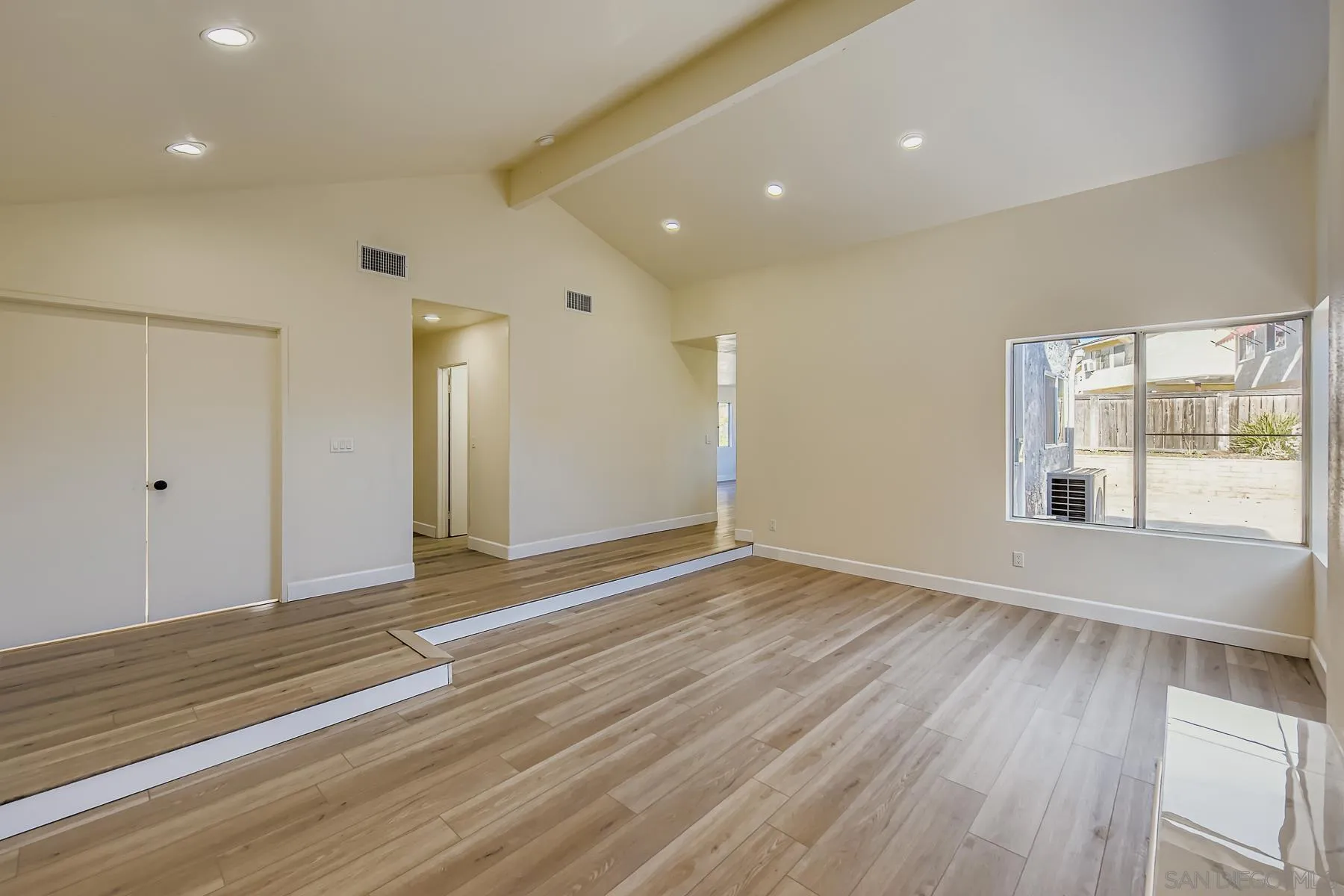 https://cdn.realtyfeed.com/cdn/127/260001395/b58c14e808d4670235a647fafa72ca70.webp