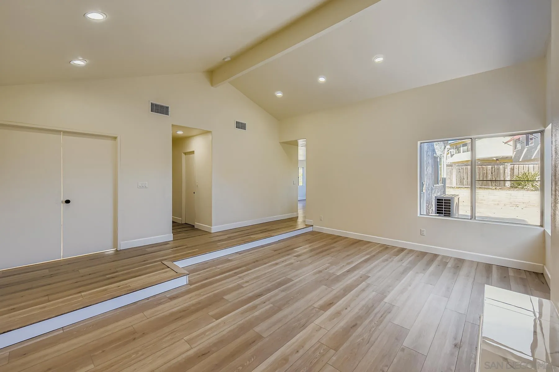 https://cdn.realtyfeed.com/cdn/127/260001395/c6fe19c9977c45931a255692acc1d751.webp
