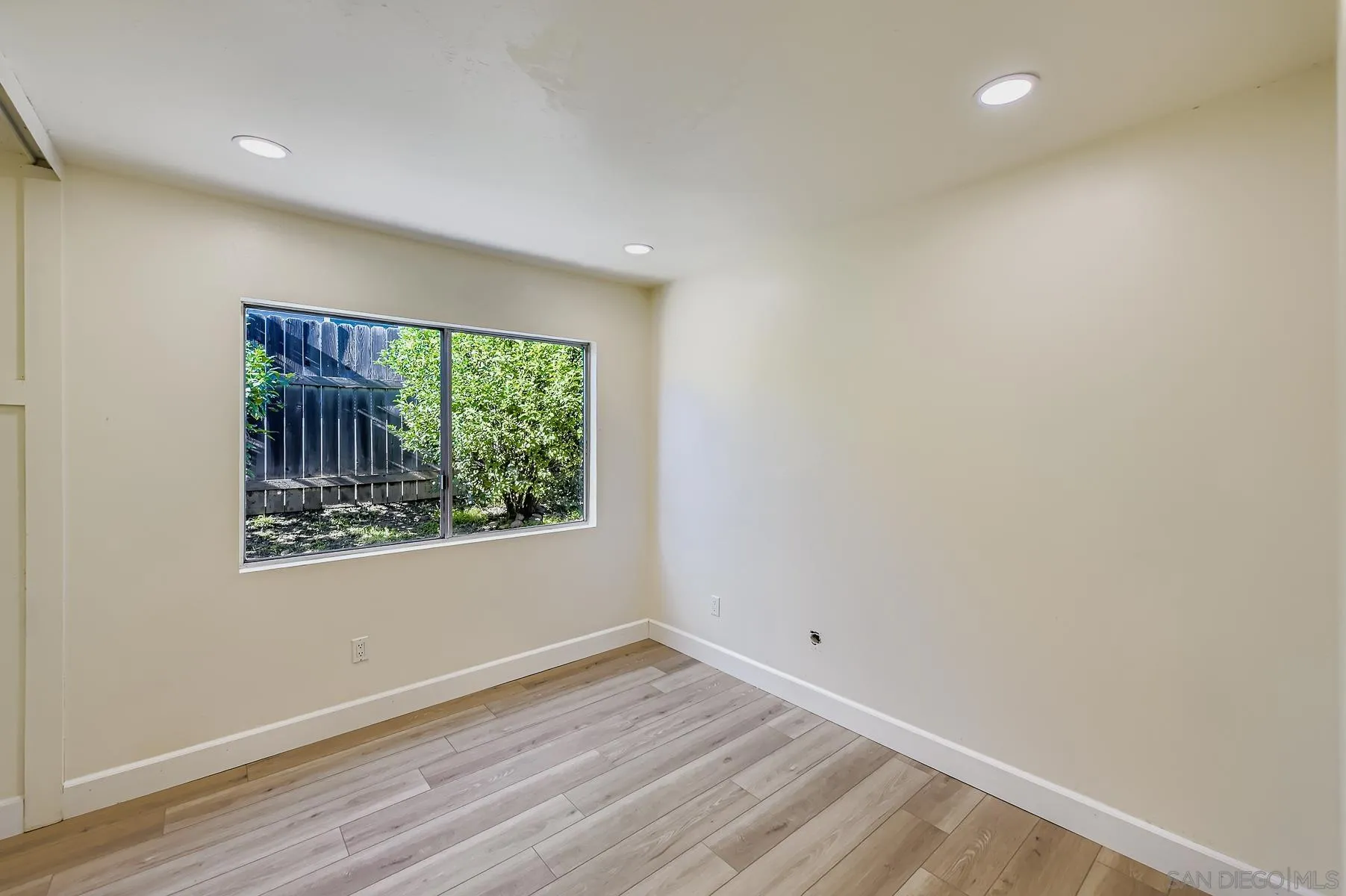 https://cdn.realtyfeed.com/cdn/127/260001395/da9084822d227d498b5ee3c98d8f031a.webp