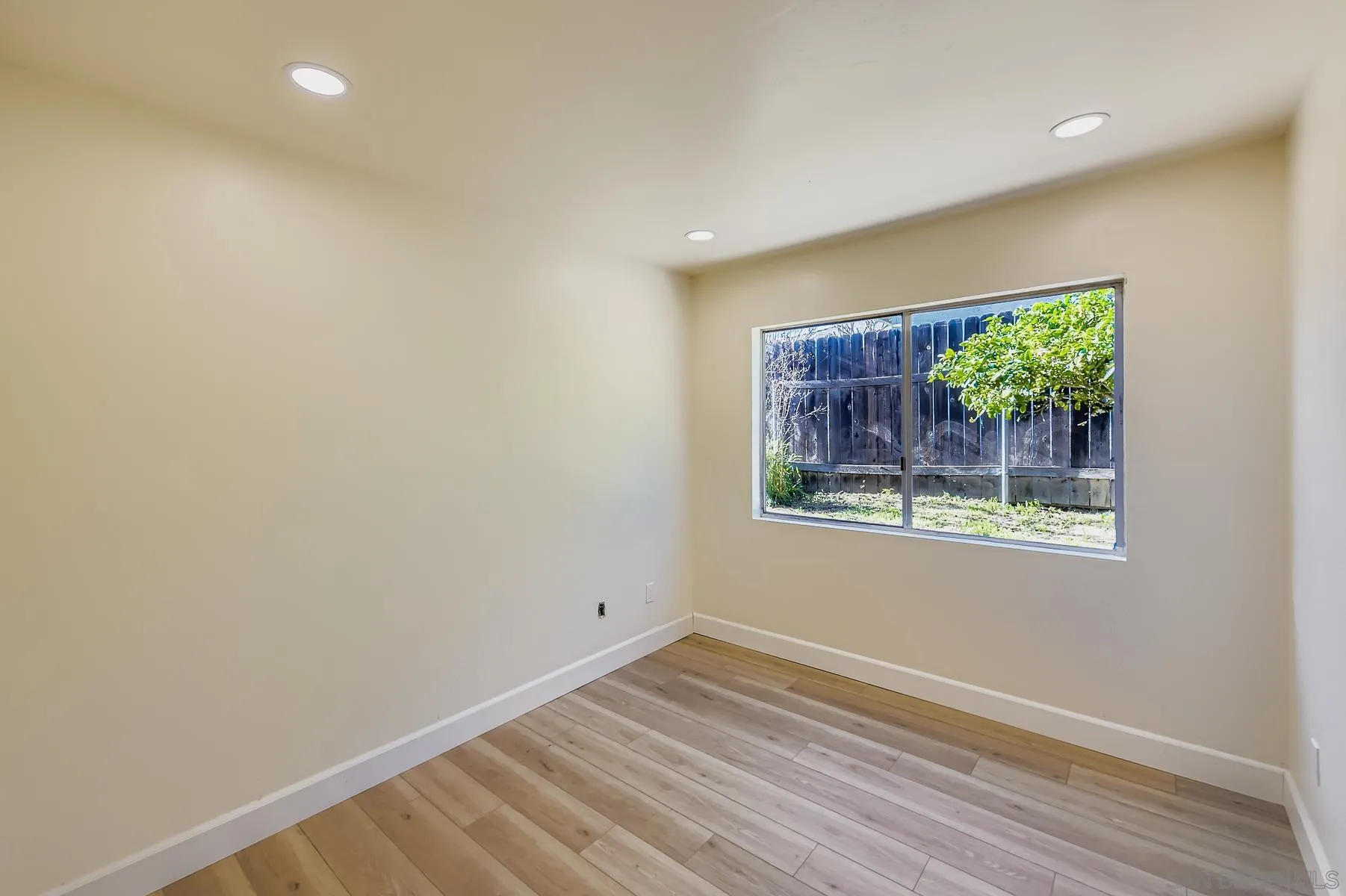 https://cdn.realtyfeed.com/cdn/127/260001395/f6ec66d26e3ac1eba639be51539bc505.webp