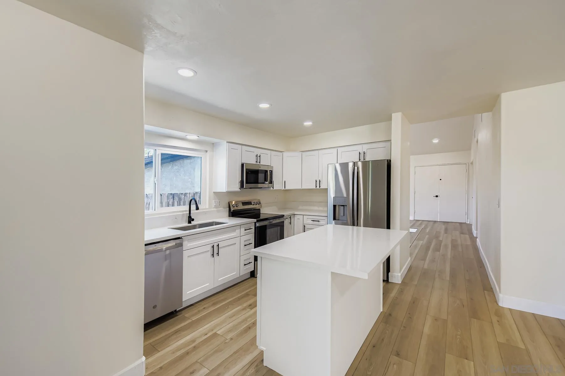 https://cdn.realtyfeed.com/cdn/127/260001395/faab119d584a7916d1a57278c43e17ce.webp