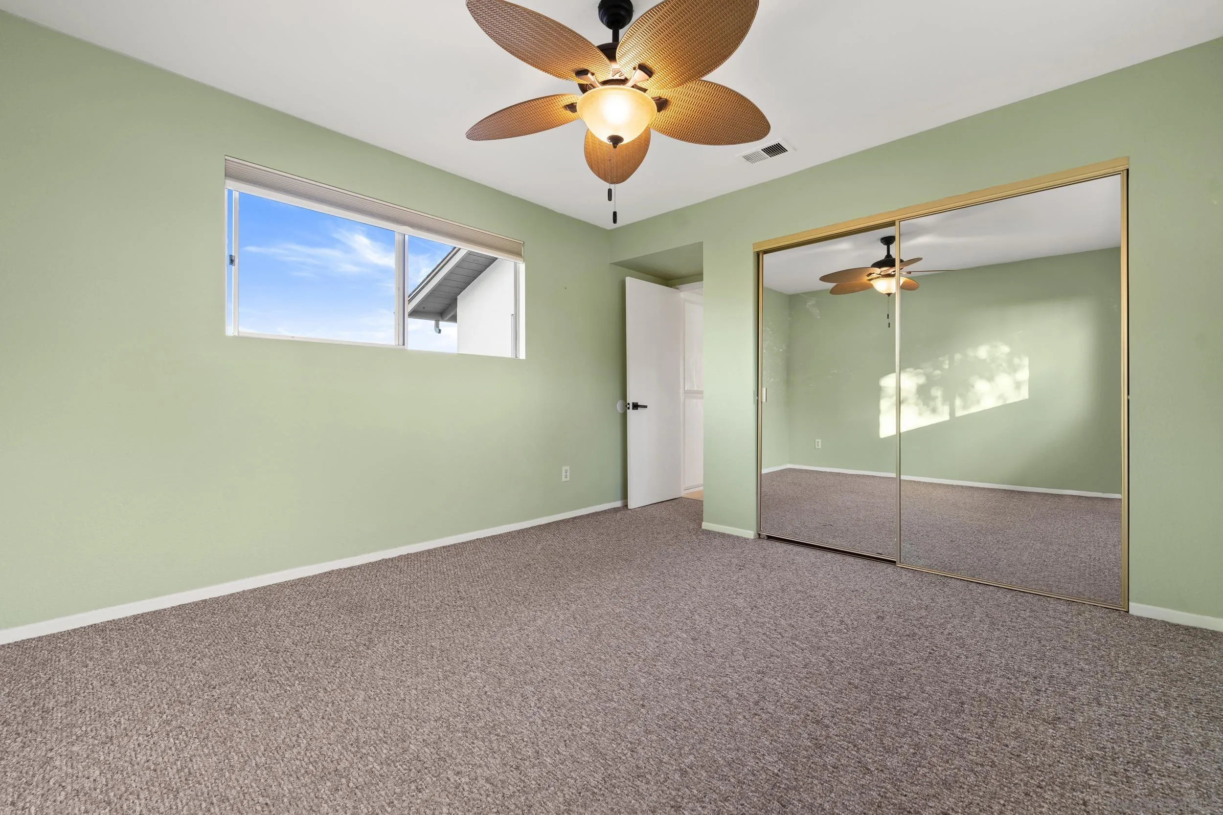 https://cdn.realtyfeed.com/cdn/127/260001399/701f89b3323bbcc9a8f3356a6156cb08.webp