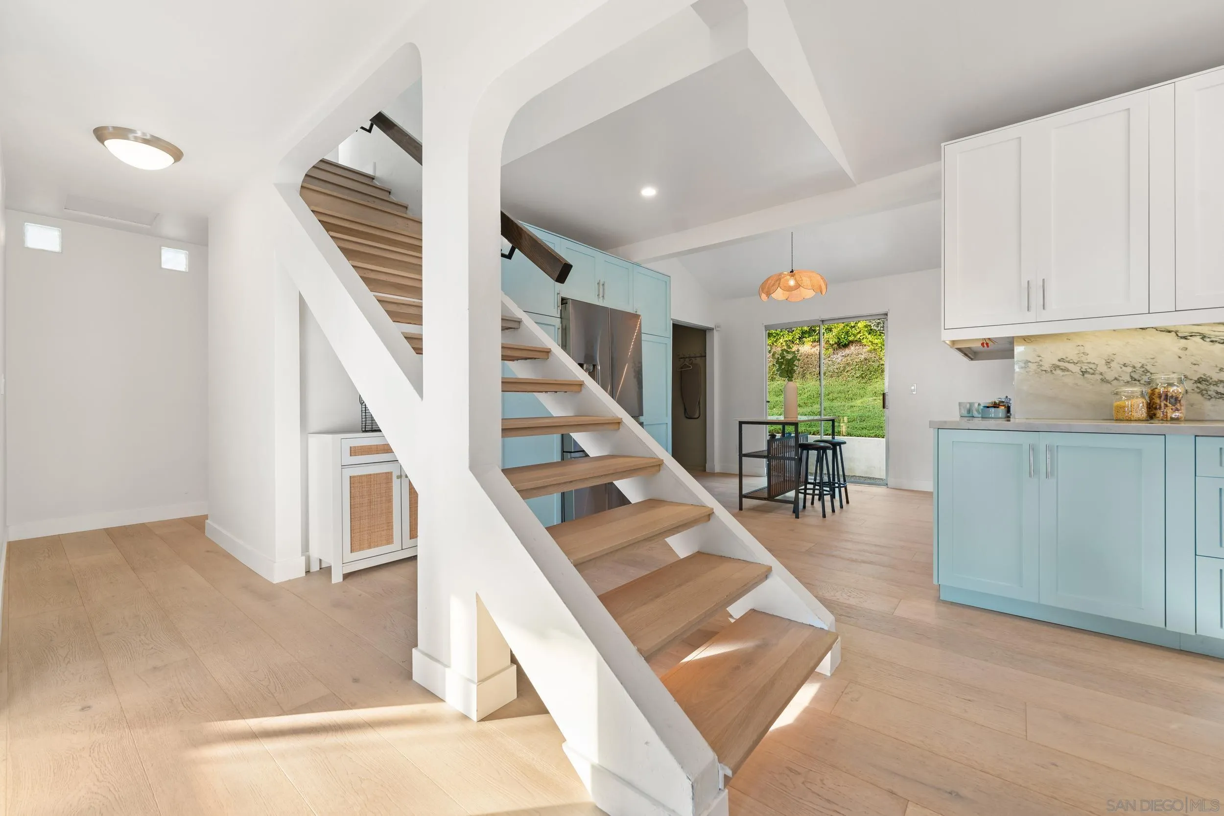 https://cdn.realtyfeed.com/cdn/127/260001399/923803374f31d2de05012c9200e8132d.webp