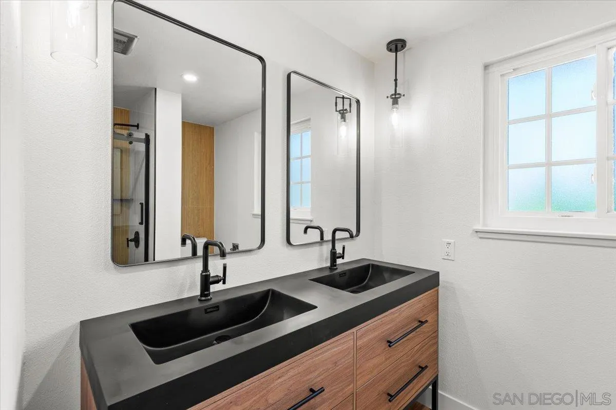 https://cdn.realtyfeed.com/cdn/127/260001400/0f5eaef03db8b826271cac72606732a2.webp