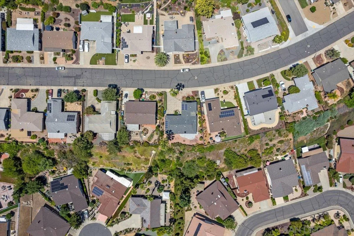 https://cdn.realtyfeed.com/cdn/127/260001400/61e692797538050c683211bad20dbff9.webp