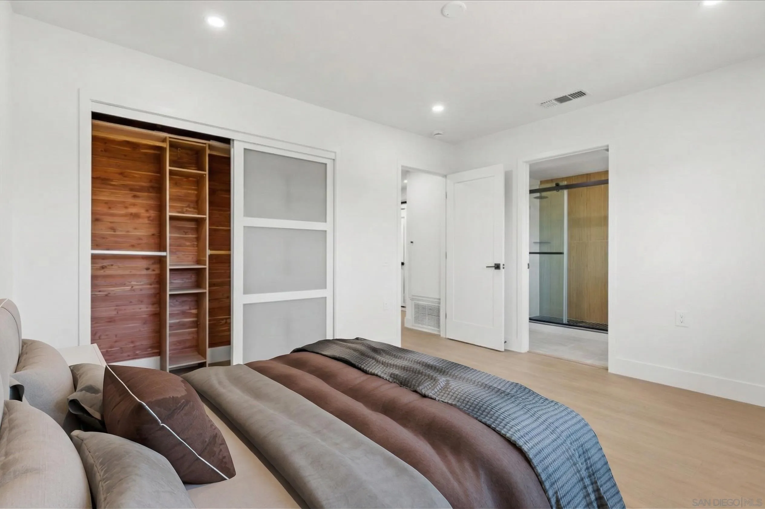 https://cdn.realtyfeed.com/cdn/127/260001400/d795cb23eb35f31af6132c83775e512b.webp