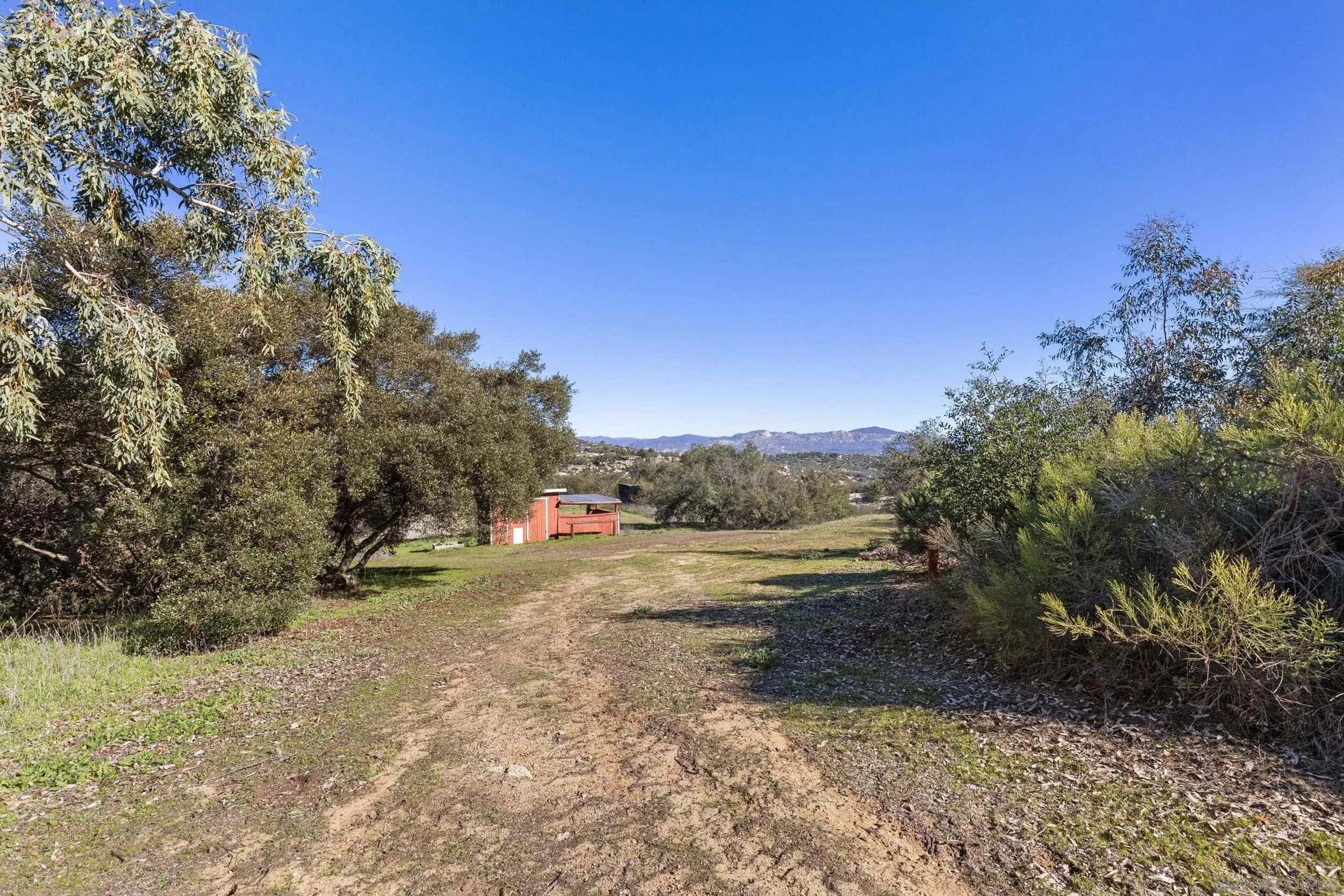 https://cdn.realtyfeed.com/cdn/127/260001403/10ec1dafba668d94bc8c091314e7c639.webp