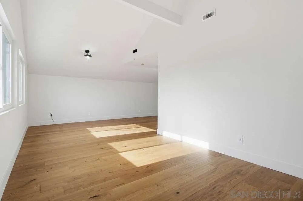 https://cdn.realtyfeed.com/cdn/127/260001405/59575c10915e5c2a9026d46834dbdfbd.webp