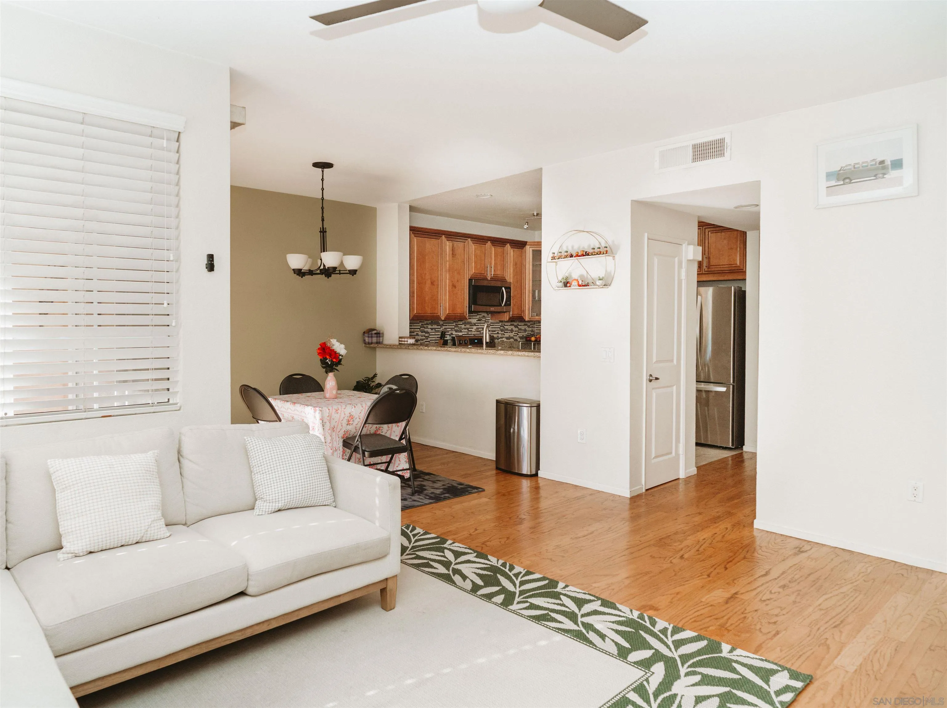 https://cdn.realtyfeed.com/cdn/127/260001419/25e37d34a8e972b32712808eb6699090.webp