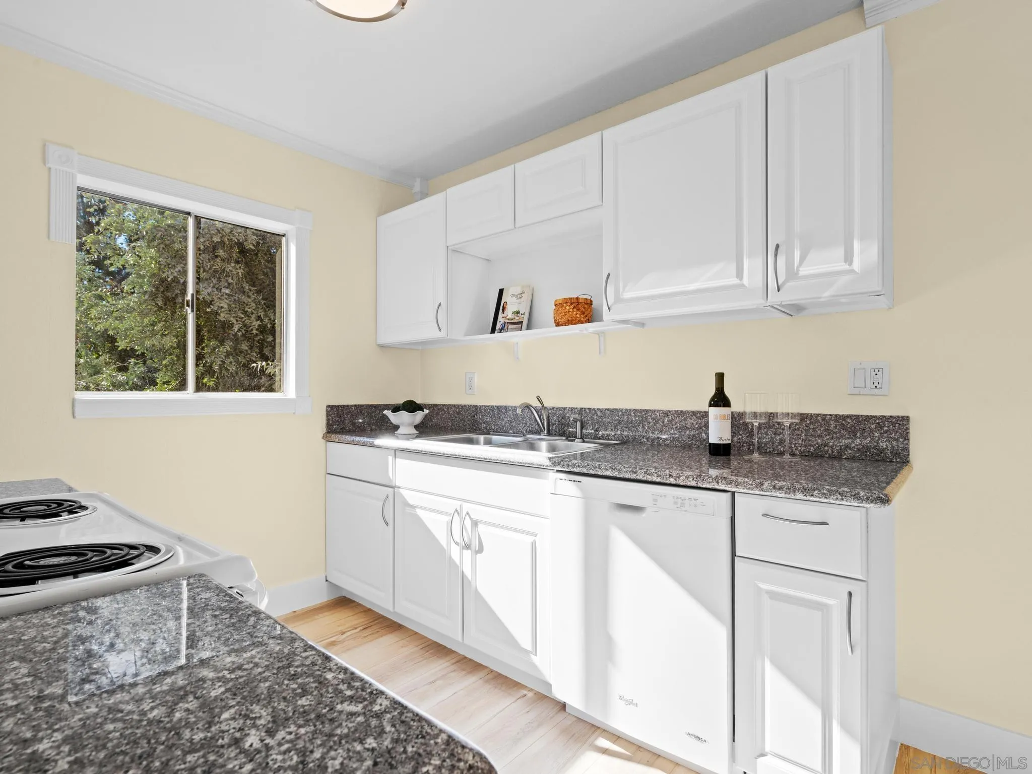 Photo #5: 260001421 Listing: Photo #5