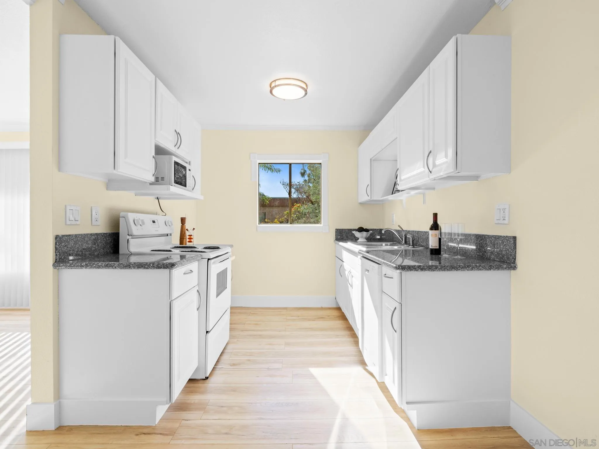 Photo #4: 260001421 Listing: Photo #4