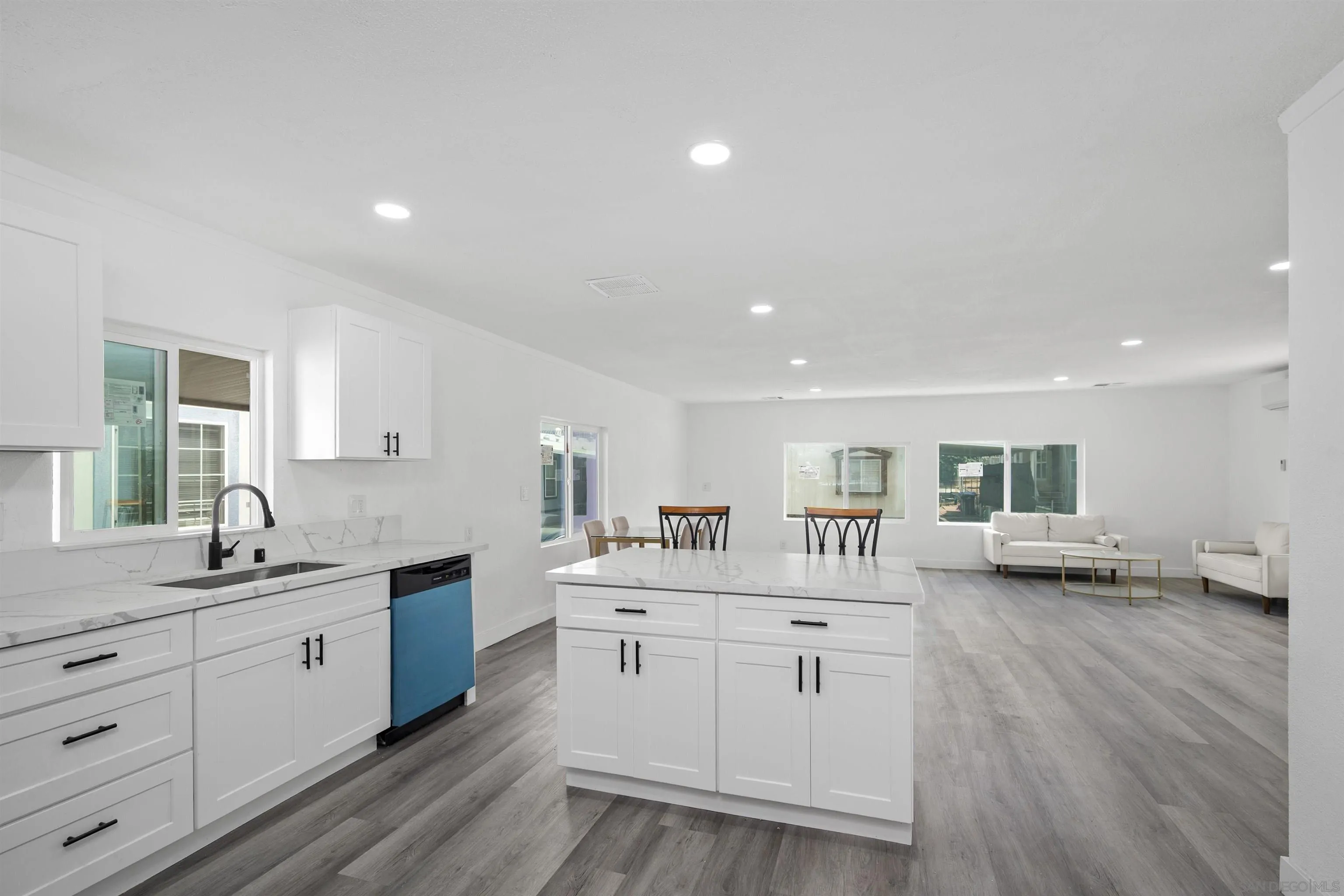 https://cdn.realtyfeed.com/cdn/127/260001423/b12f7d1b7c325bbbc383af2ba78b335f.webp